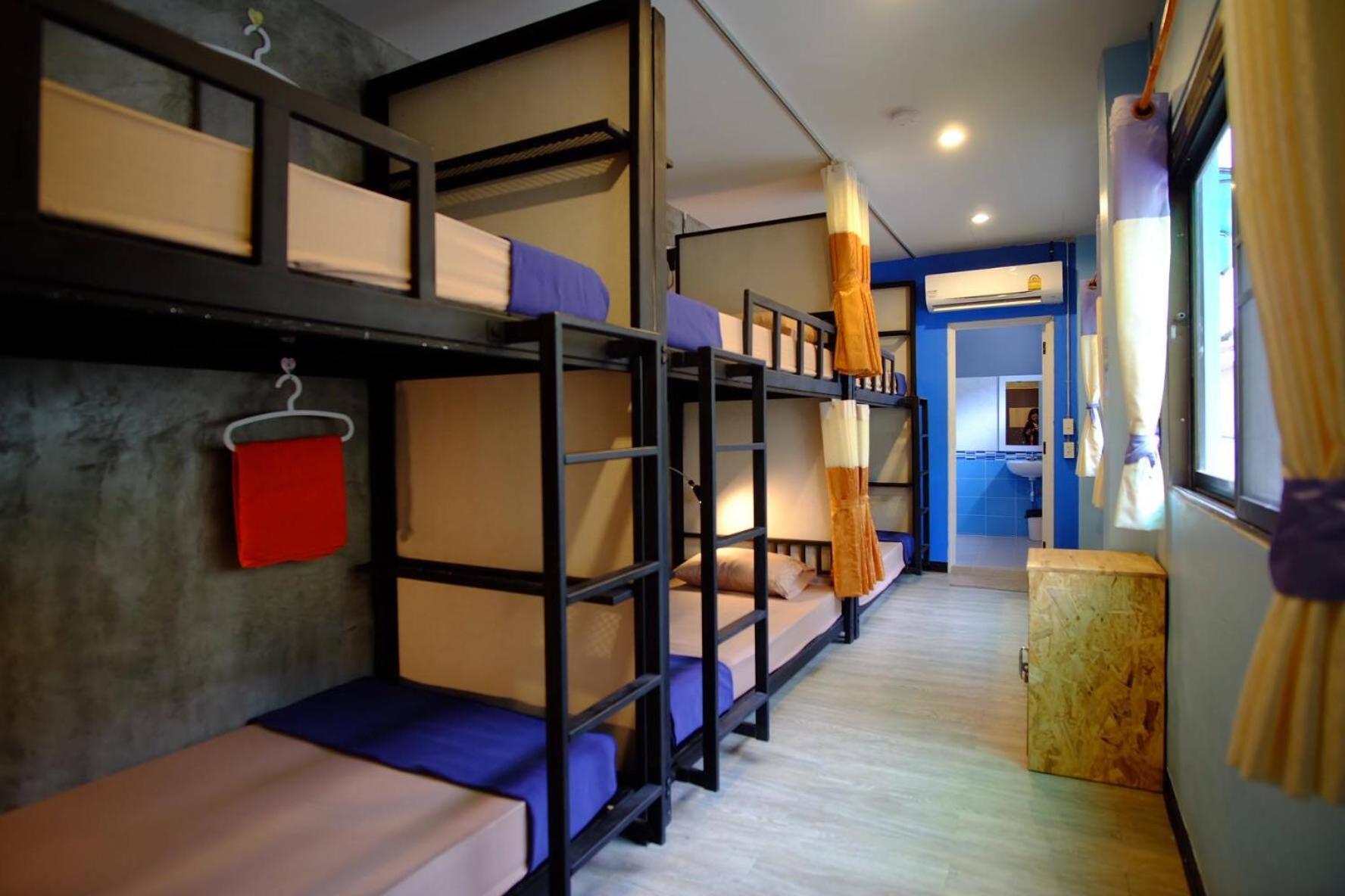 Bed in 6-Bed Male Dormitory Room photo 1