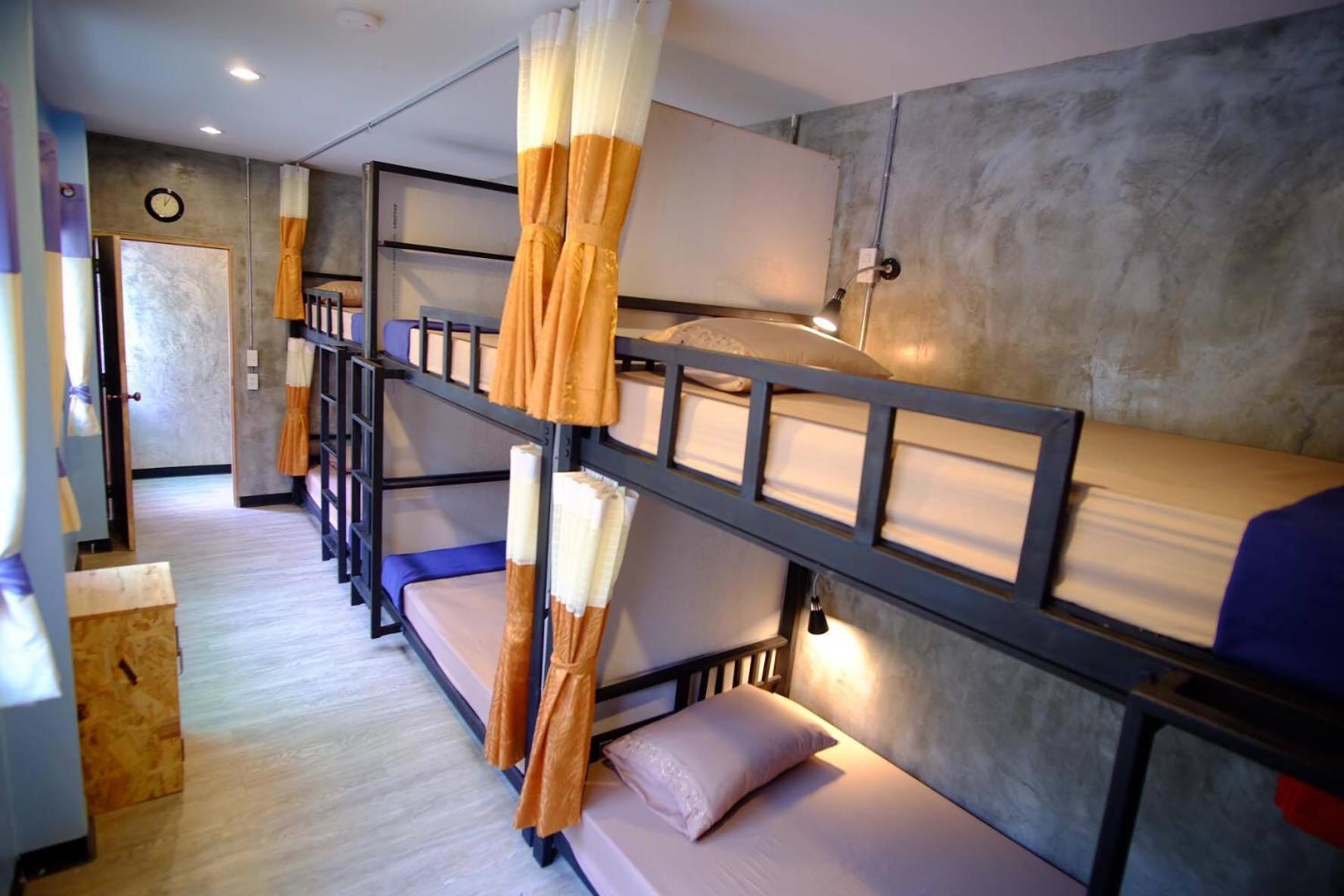 Bed in 6-Bed Male Dormitory Room photo 2