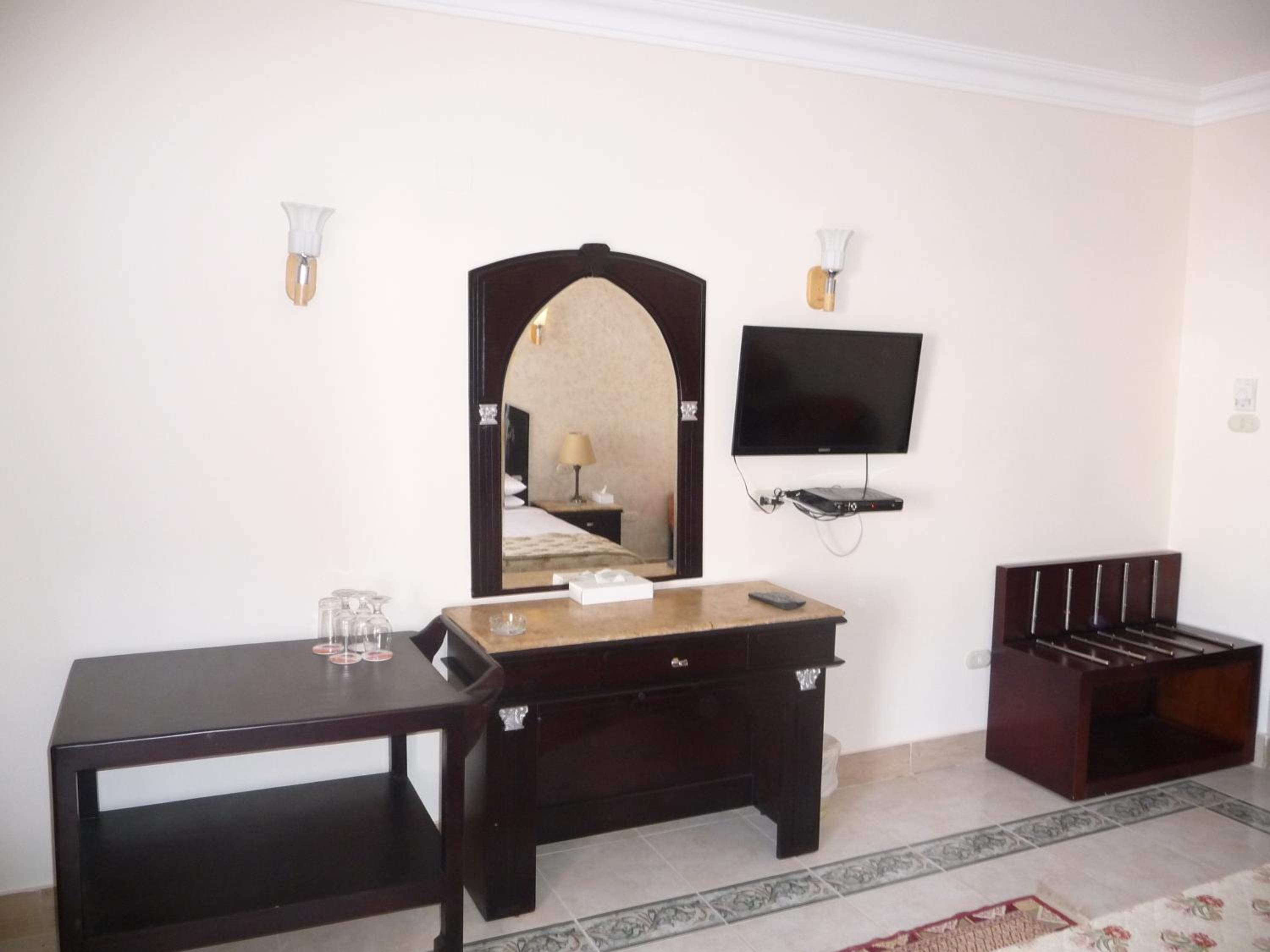 Standard Double or Twin Room - Photo 5