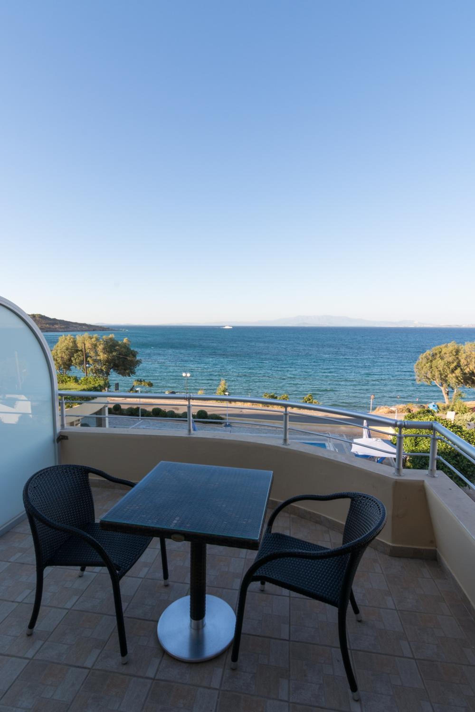 One-Bedroom Apartment with Sea View - Photo 6