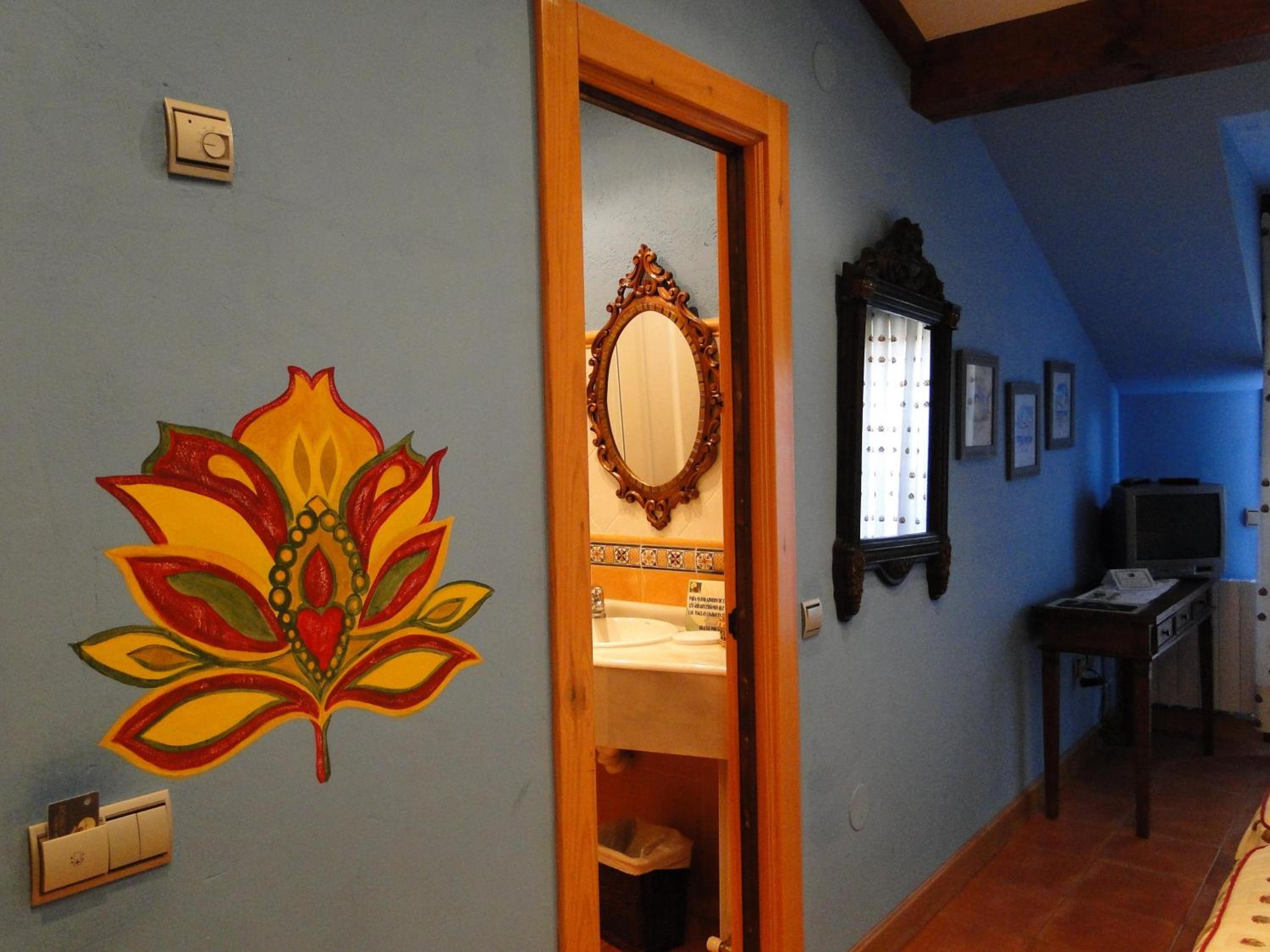 Twin Room with Extra Bed photo 2