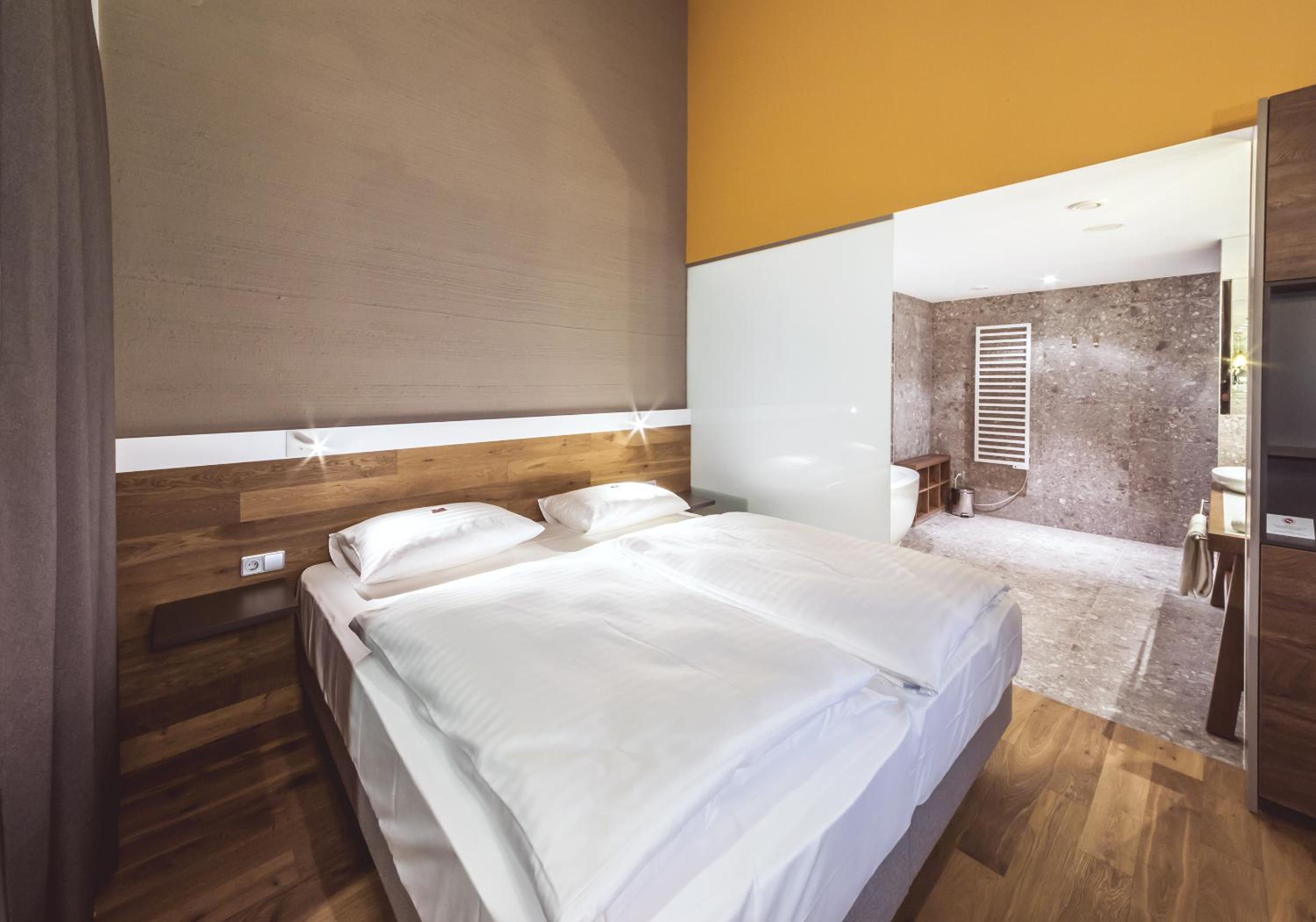 Suite With Kingsize Bed With Balcony And Thermal Bath Access photo 1