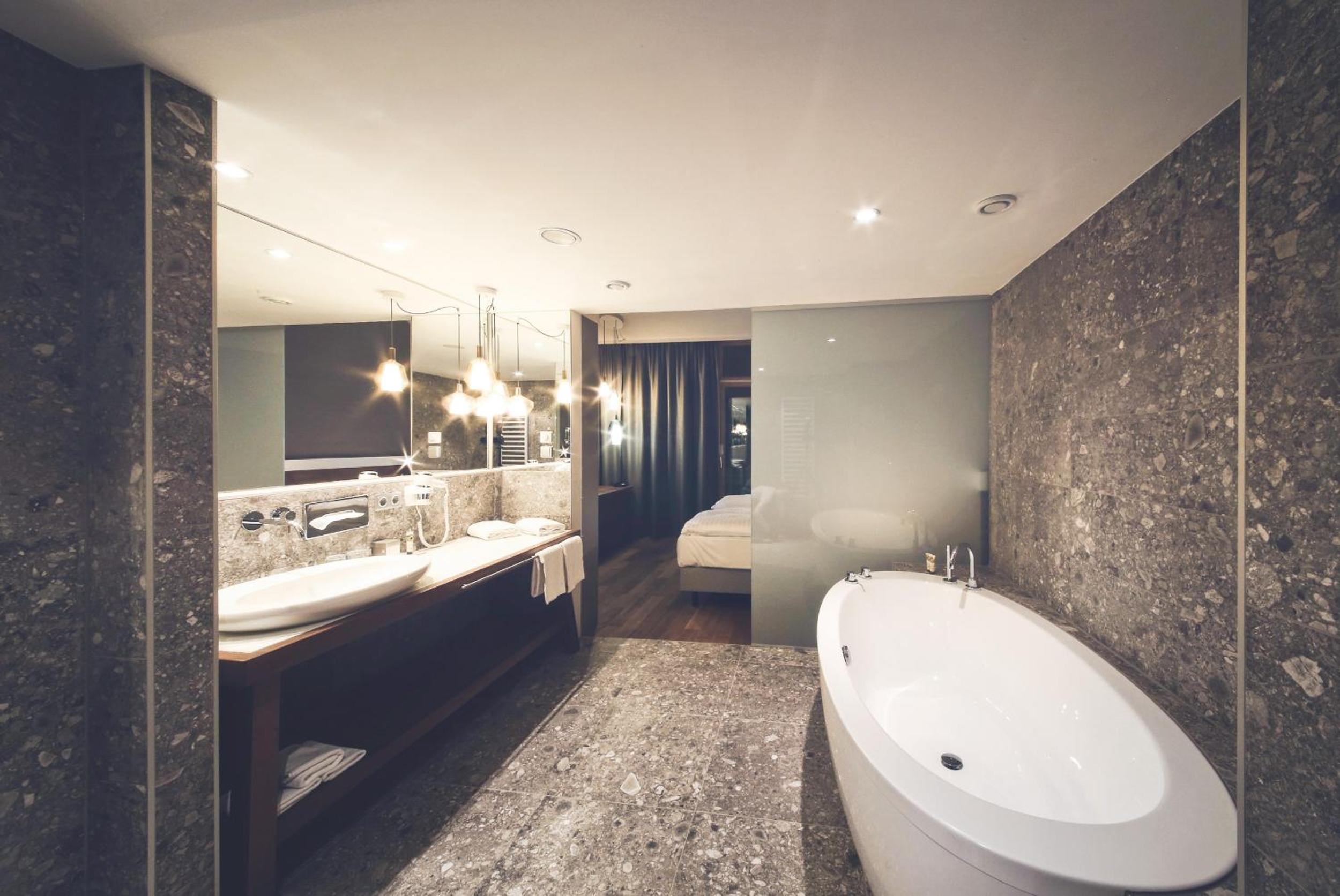 Suite With Kingsize Bed With Balcony And Thermal Bath Access photo 3