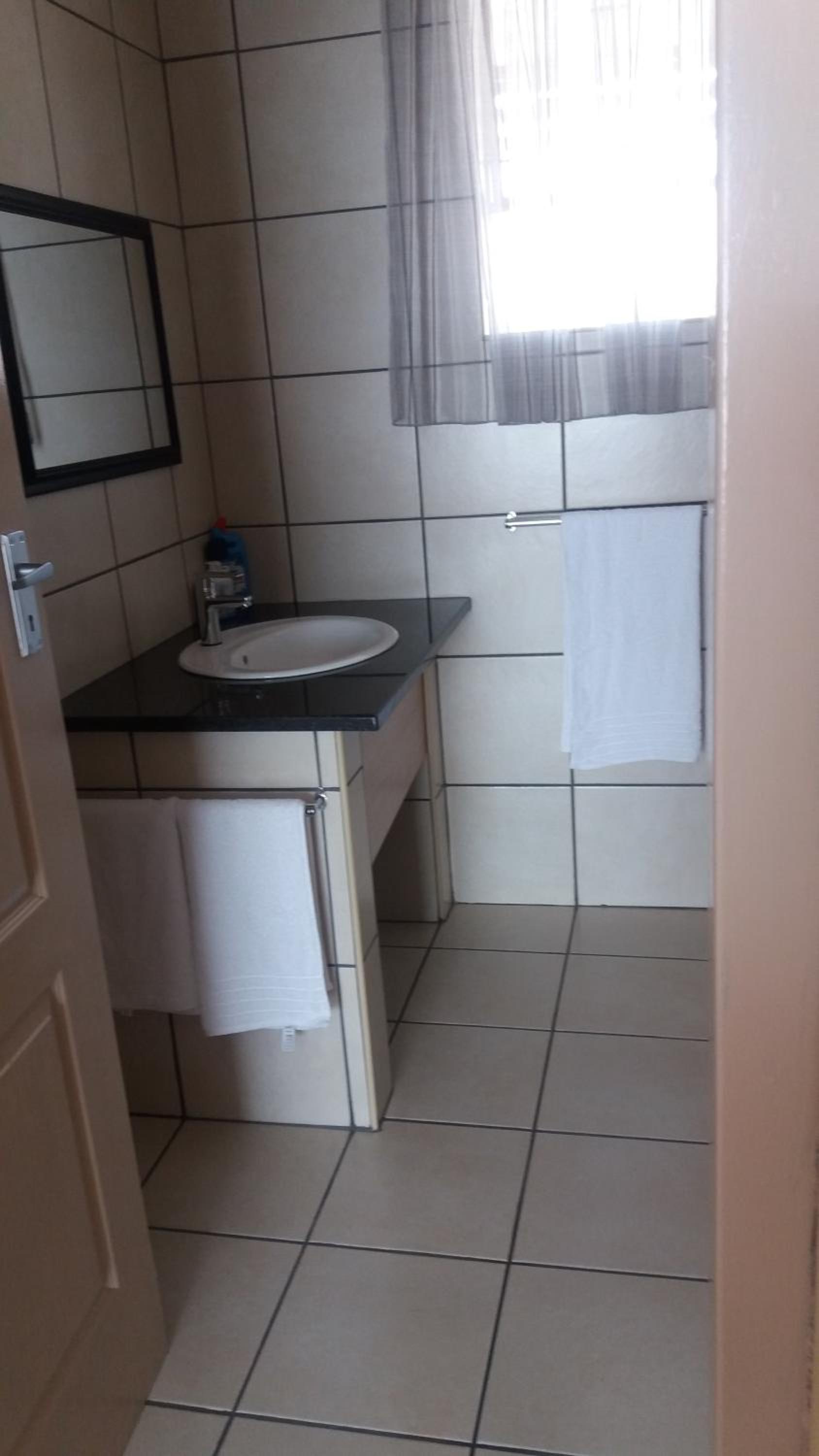 Studio Apartment photo 2