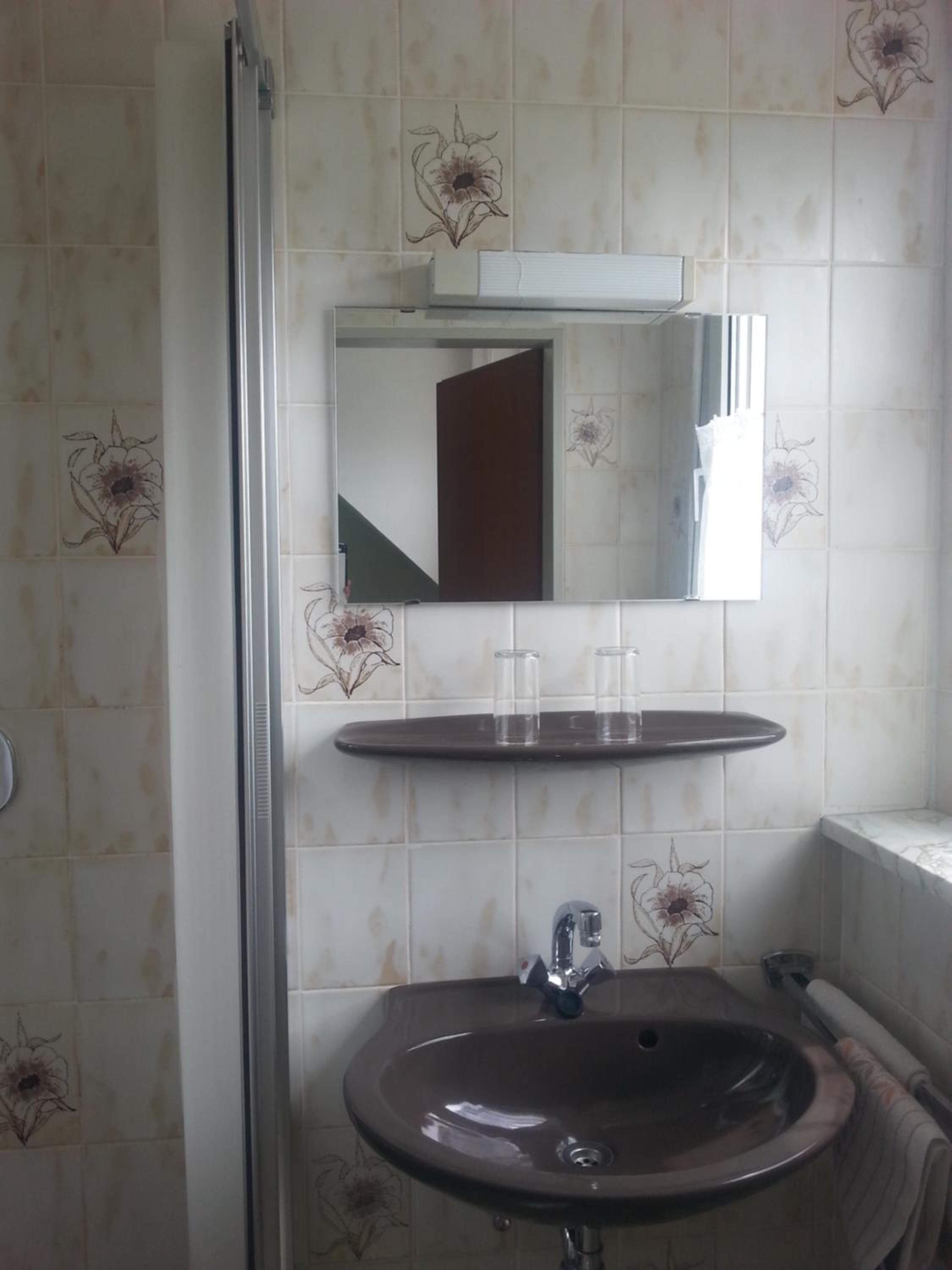 Double Room - Photo 8