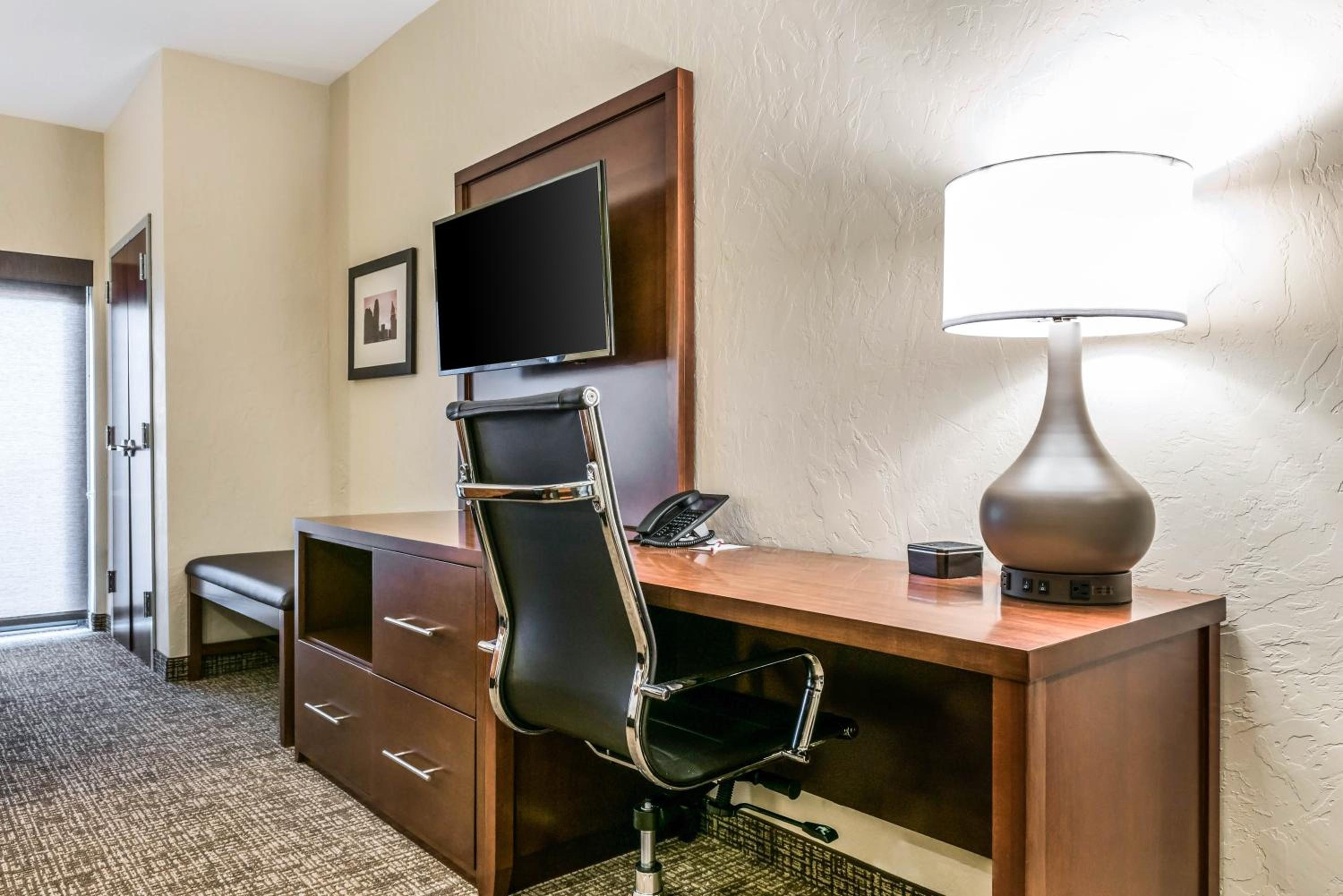 Queen Suite with Two Queen Beds - Photo 1