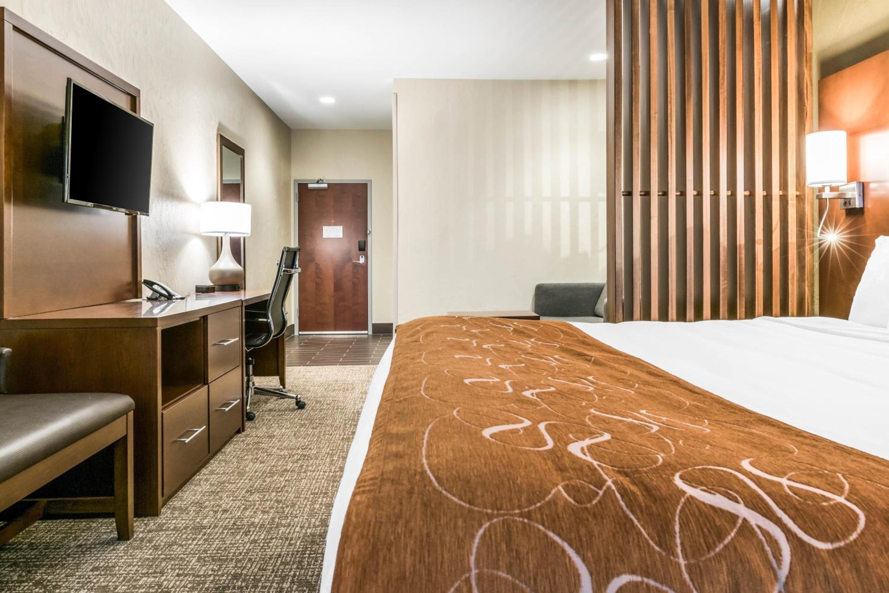 King Suite - Photo 13