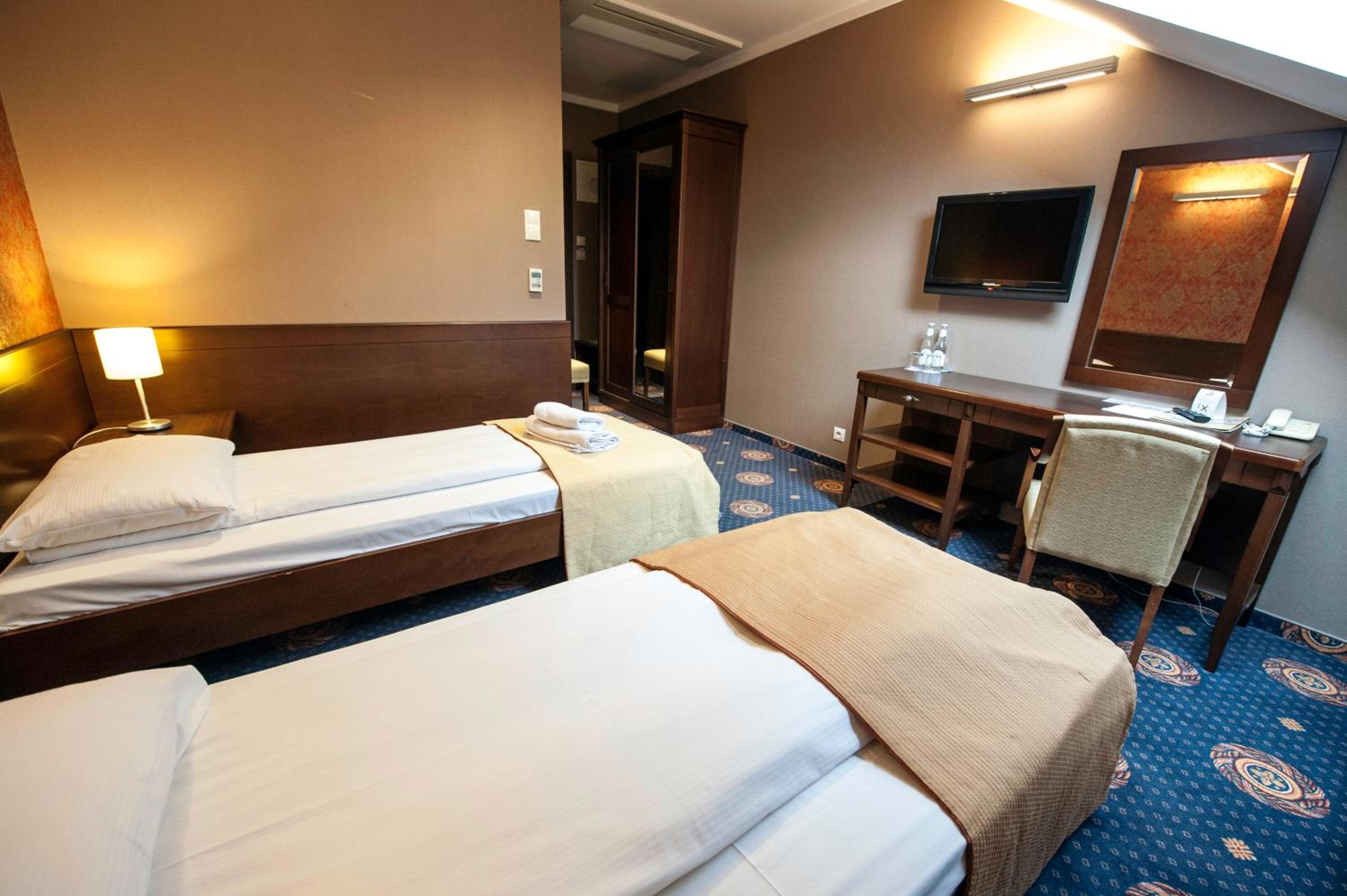 Business Twin Room photo 2