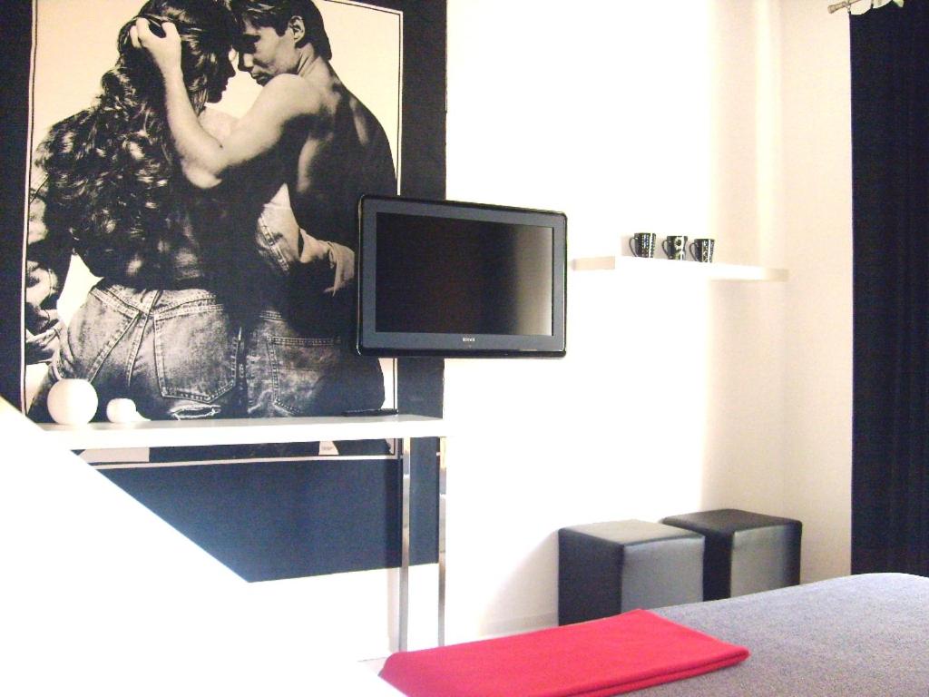 Studio Apartment - Photo 3