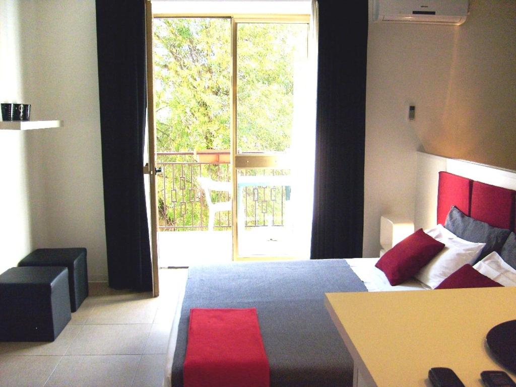 Studio Apartment - Photo 1