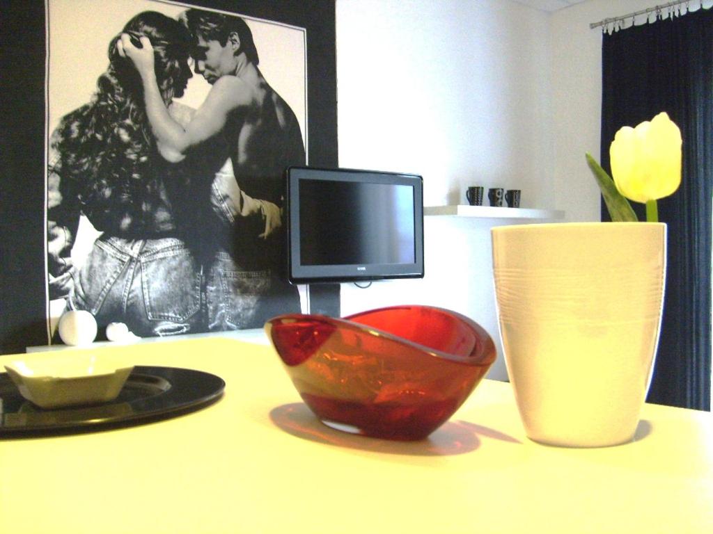 Studio Apartment - Photo 2