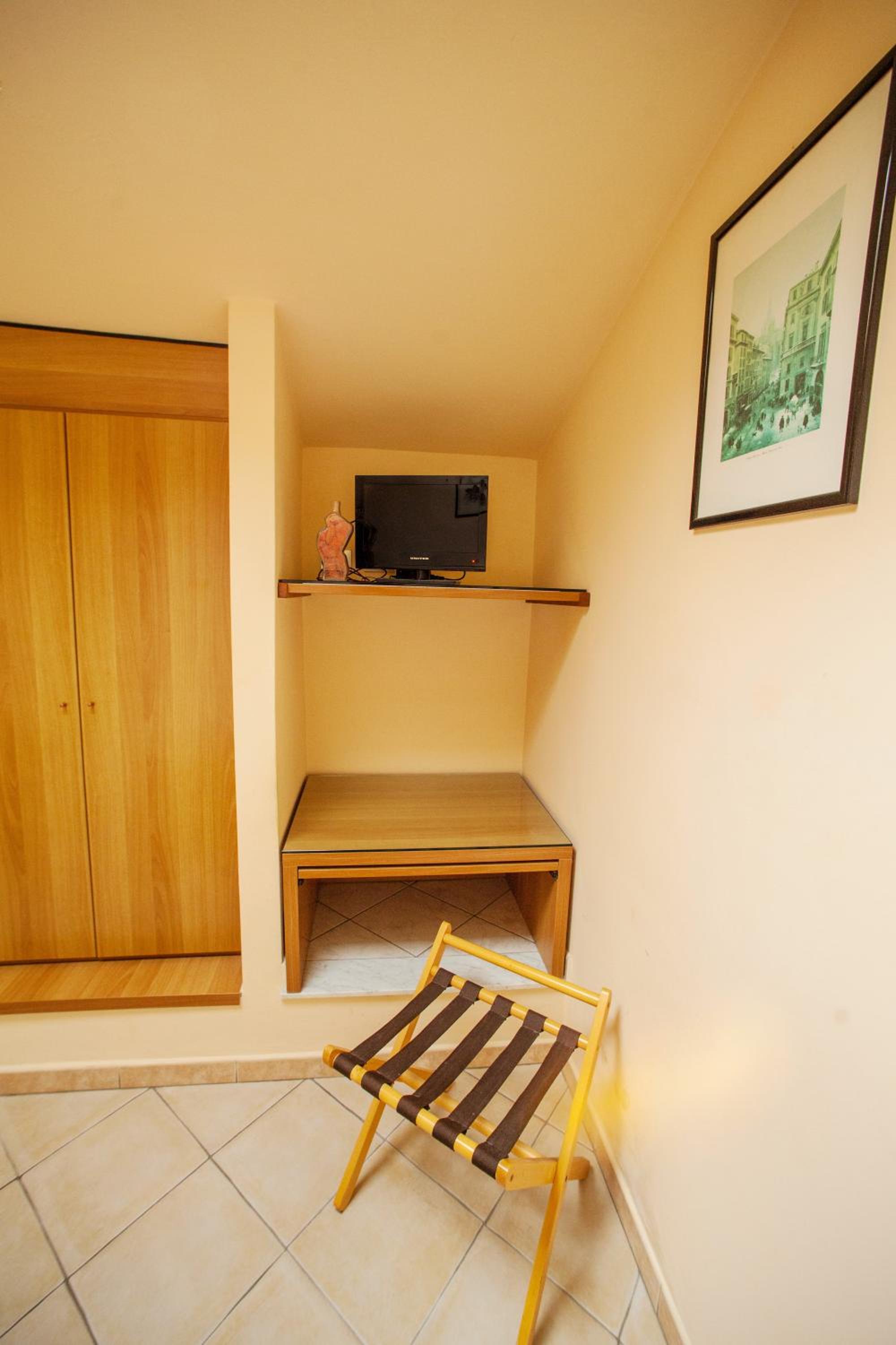 Single Room with Private External Bathroom
