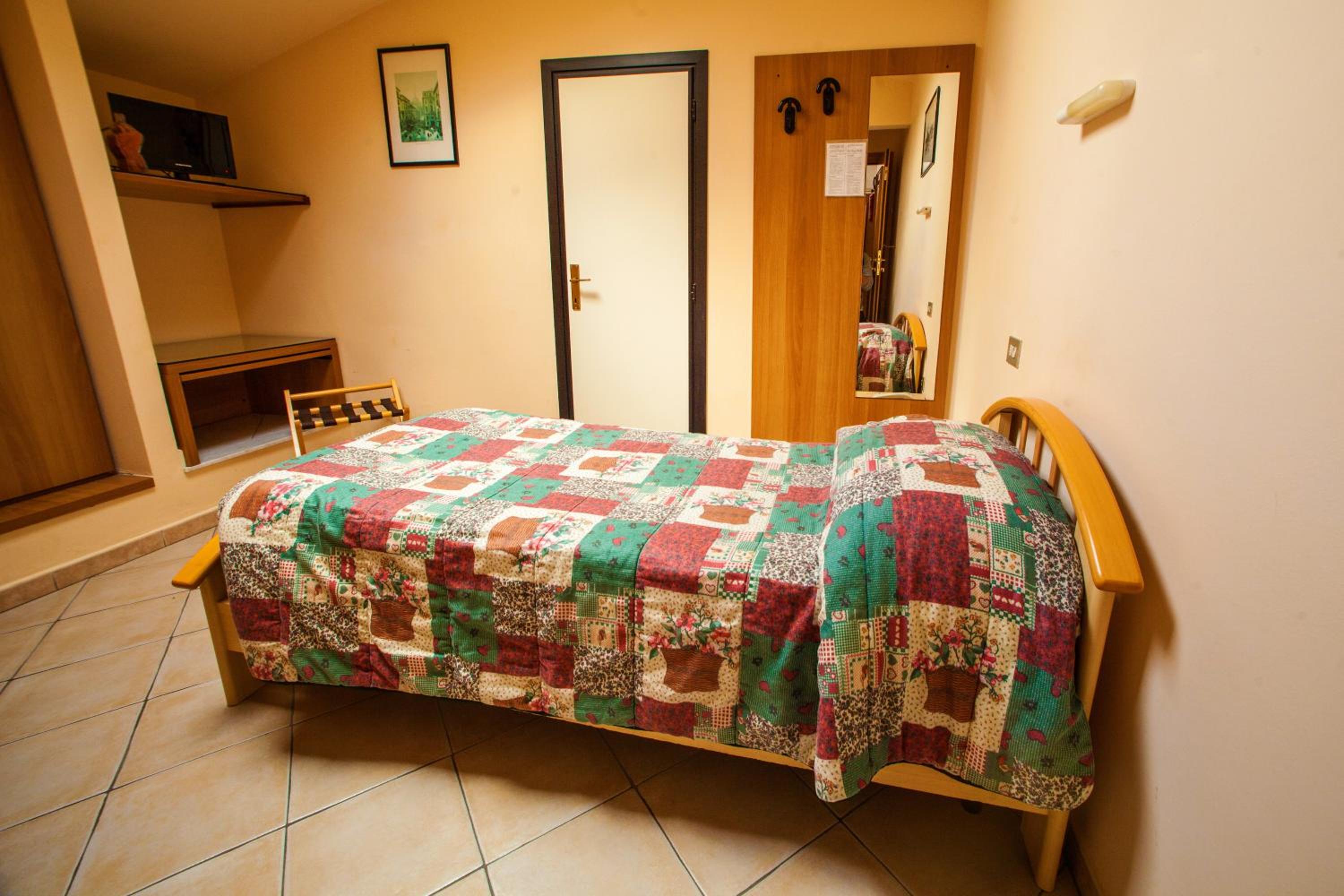 Single Room with Private External Bathroom