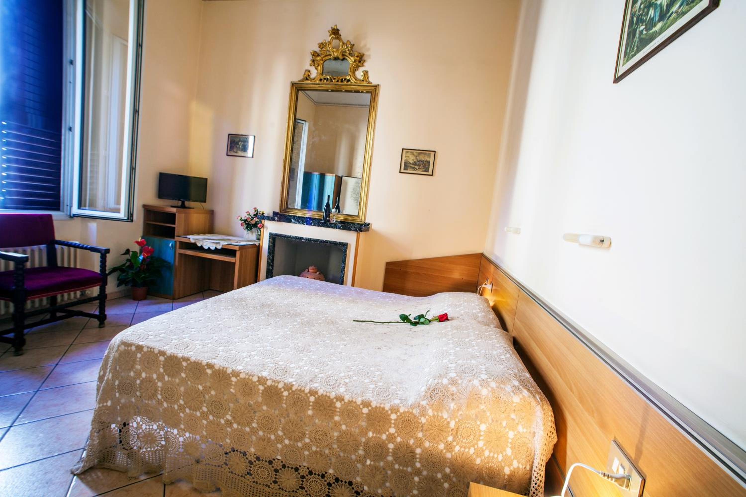 Double Room thumbnail 6