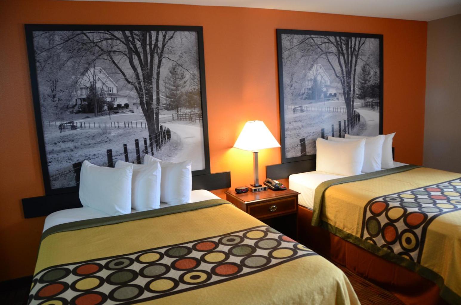 Queen Room with Two Queen Beds - Non-Smoking - Photo 1