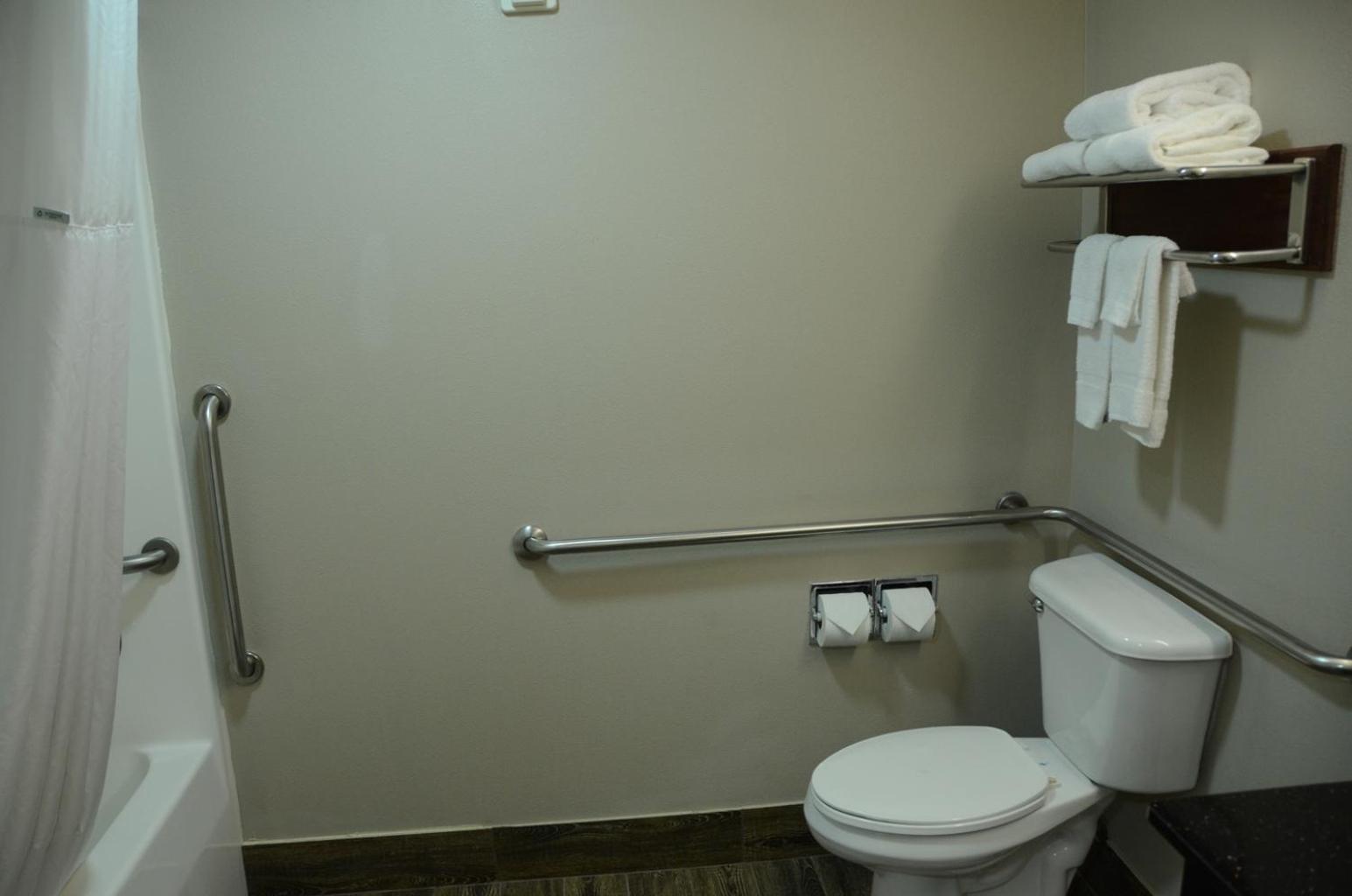 Queen Room - Mobility Access/Non-Smoking