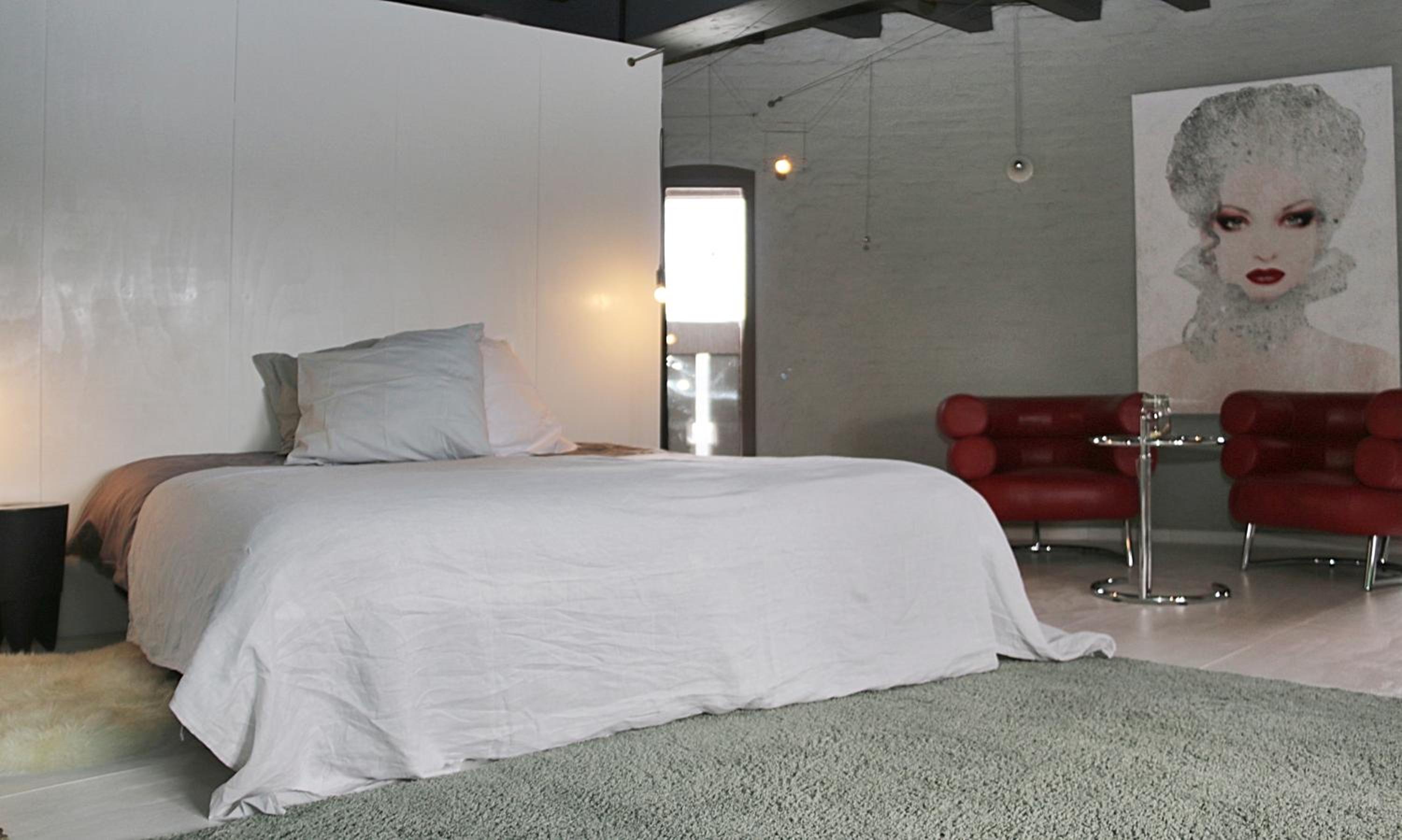 Deluxe Double Room with Private Bathroom - Photo 6