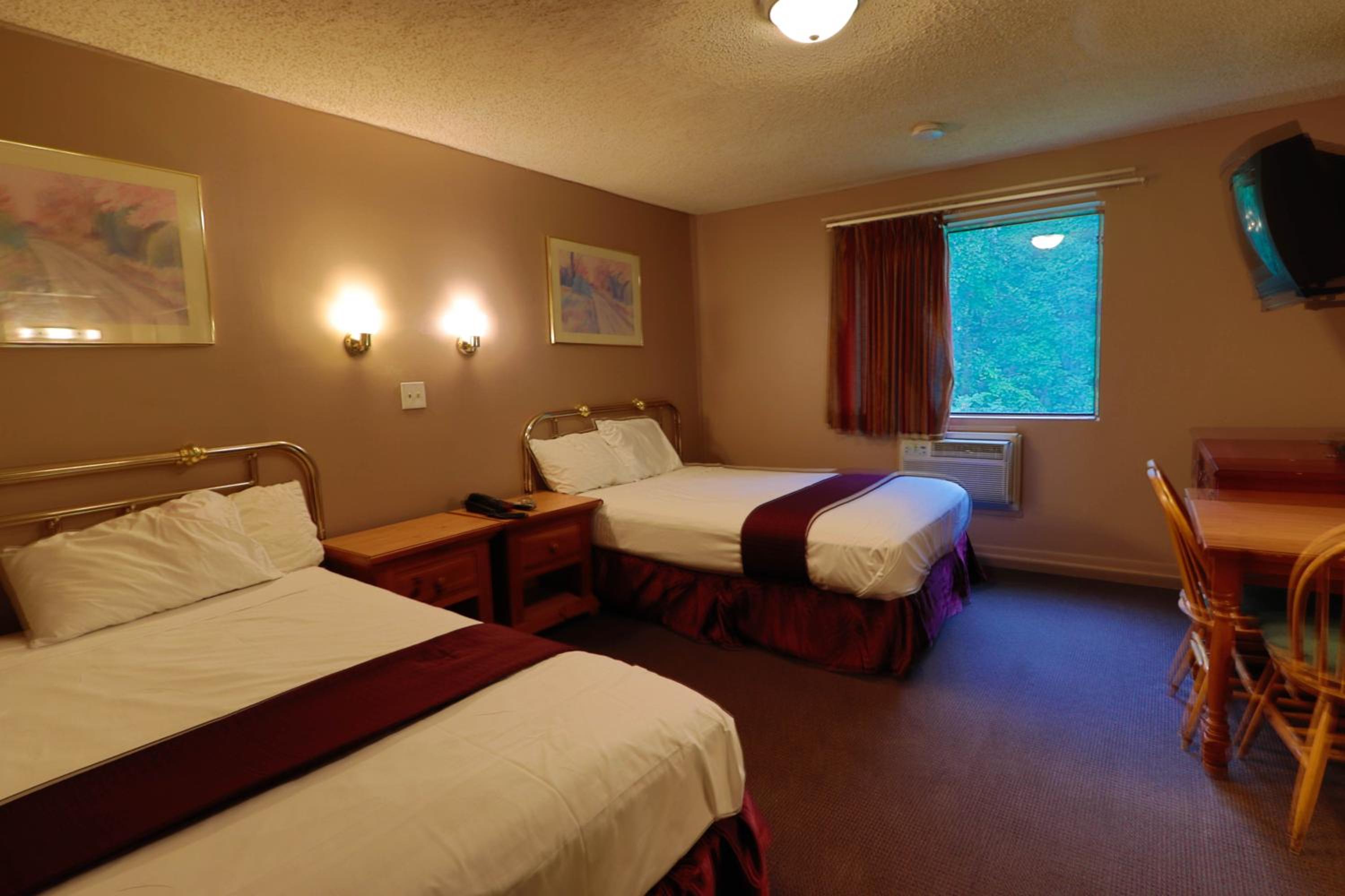 Double Room with Two Double Beds - Photo 3