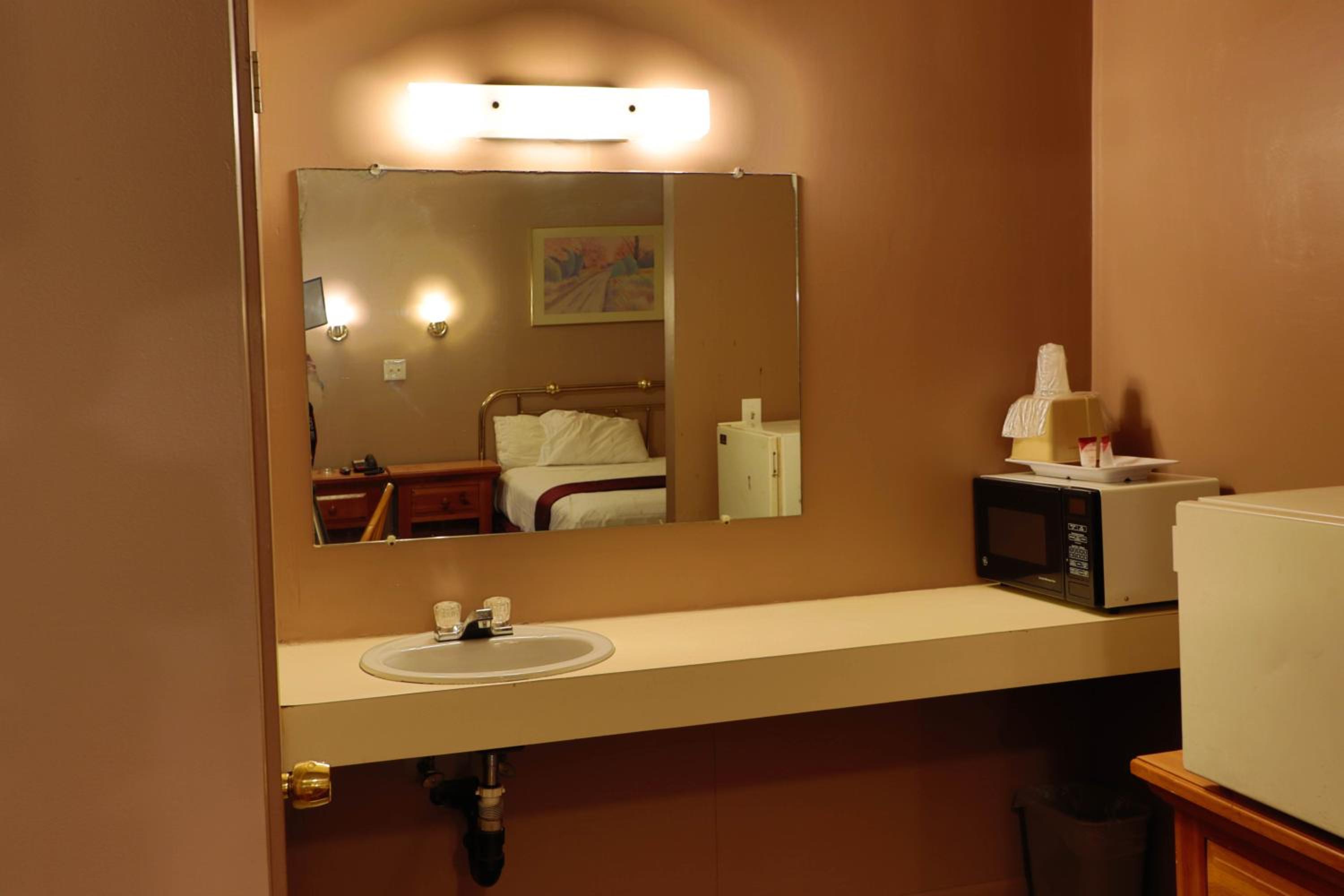 Double Room with Two Double Beds - Photo 5