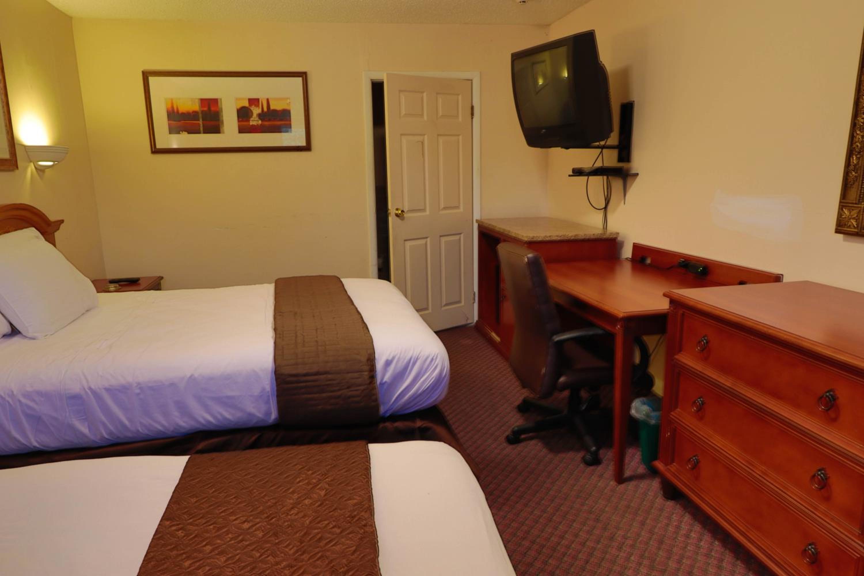 King Suite with Spa Bath - Photo 1