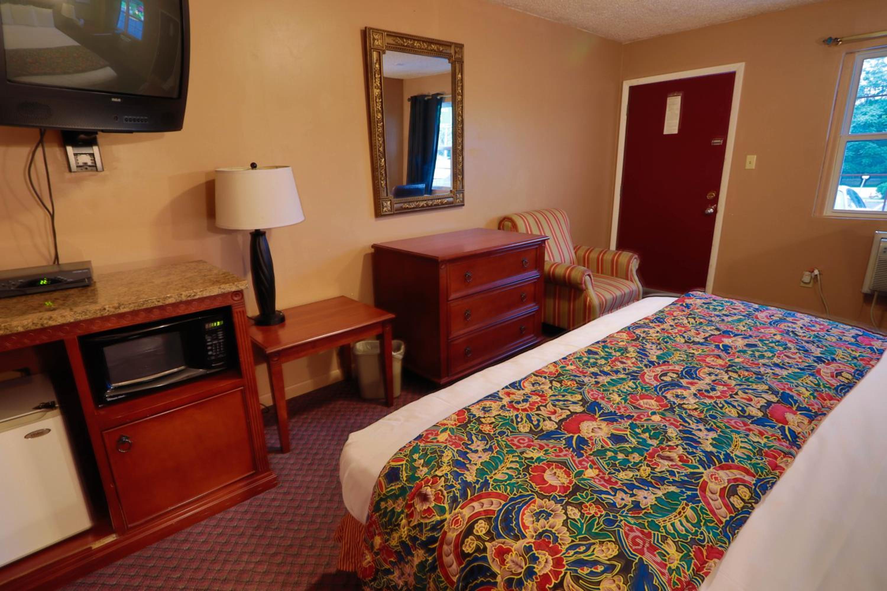 King Suite with Spa Bath - Photo 7