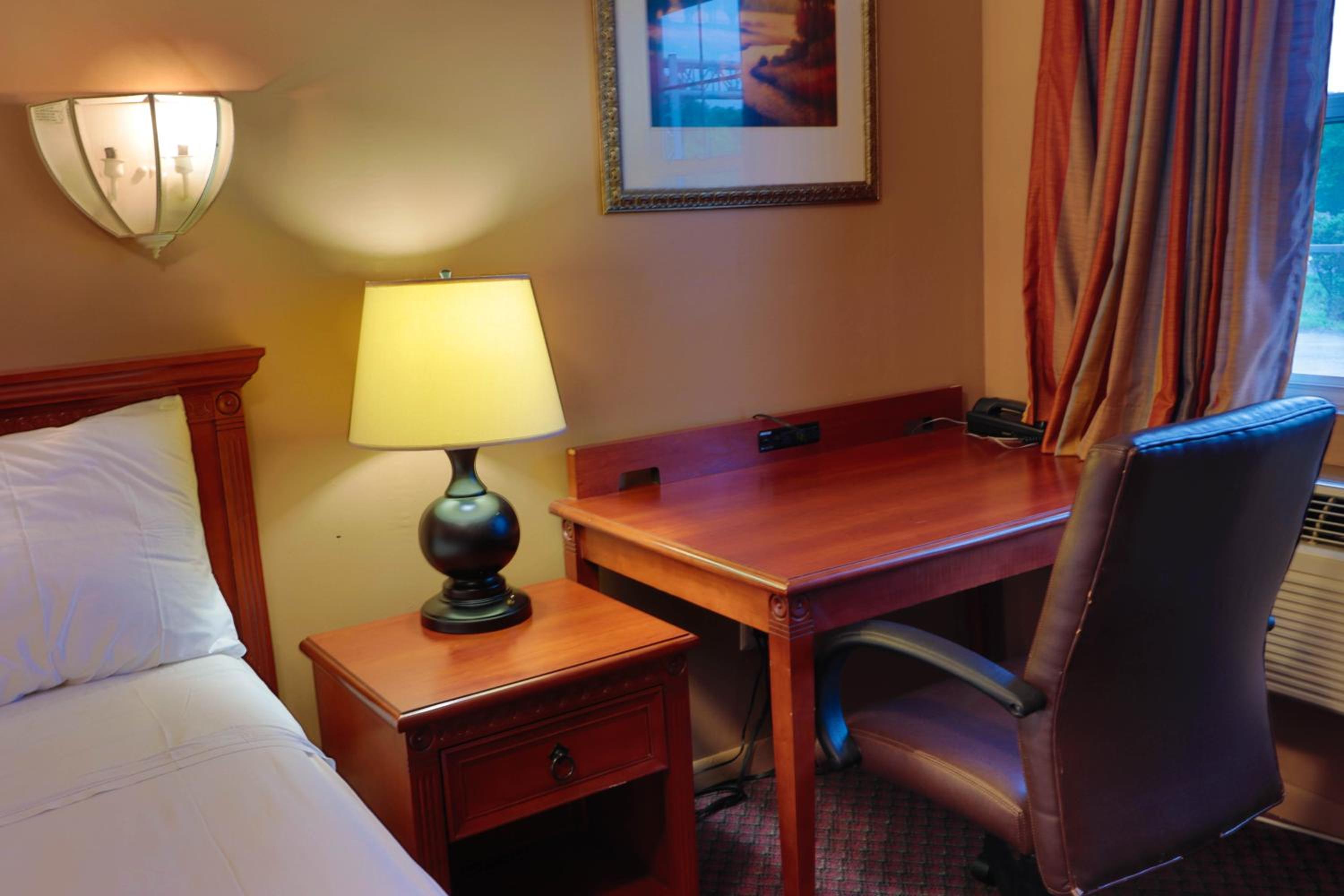 King Suite with Spa Bath - Photo 6