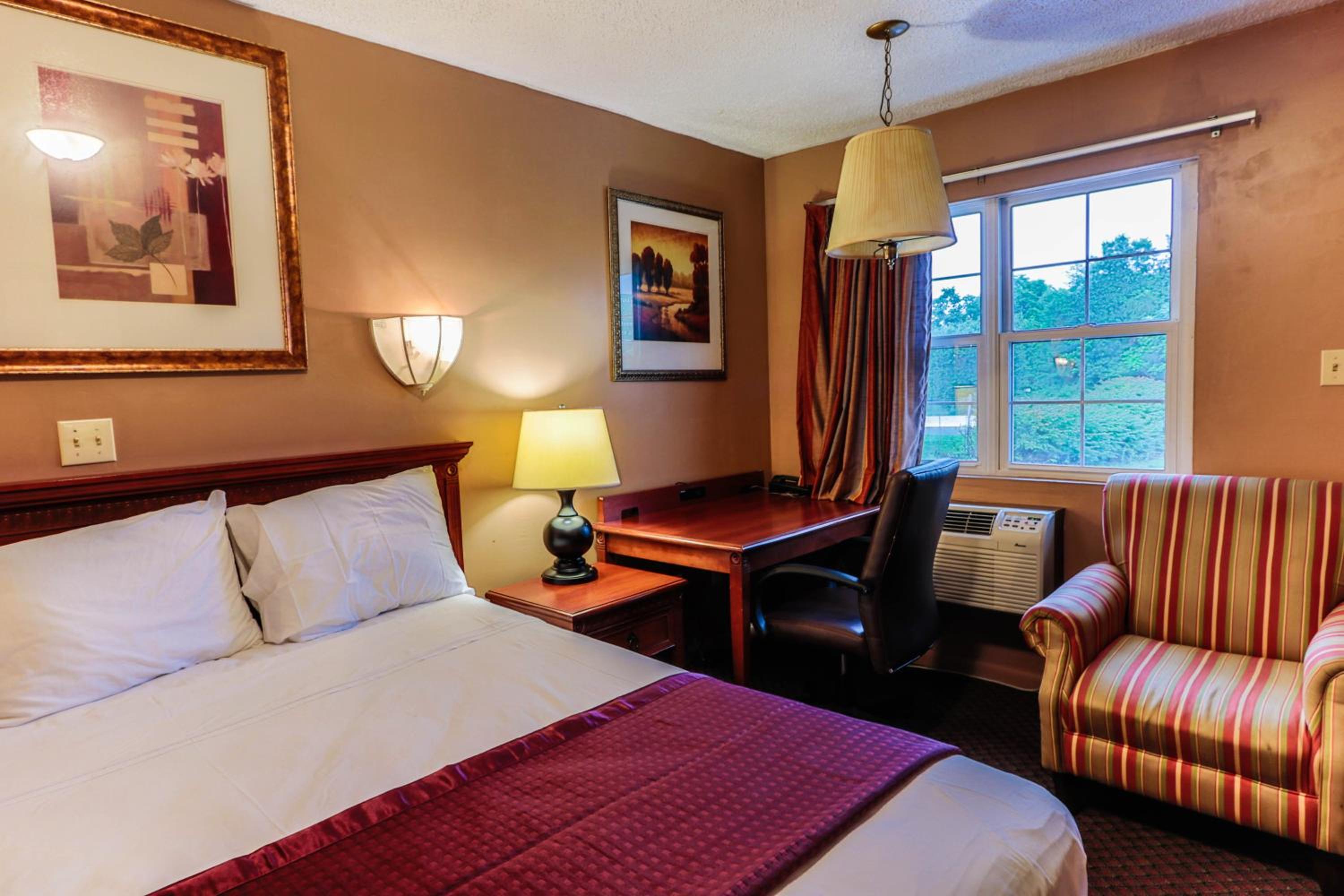 King Suite with Spa Bath - Photo 3