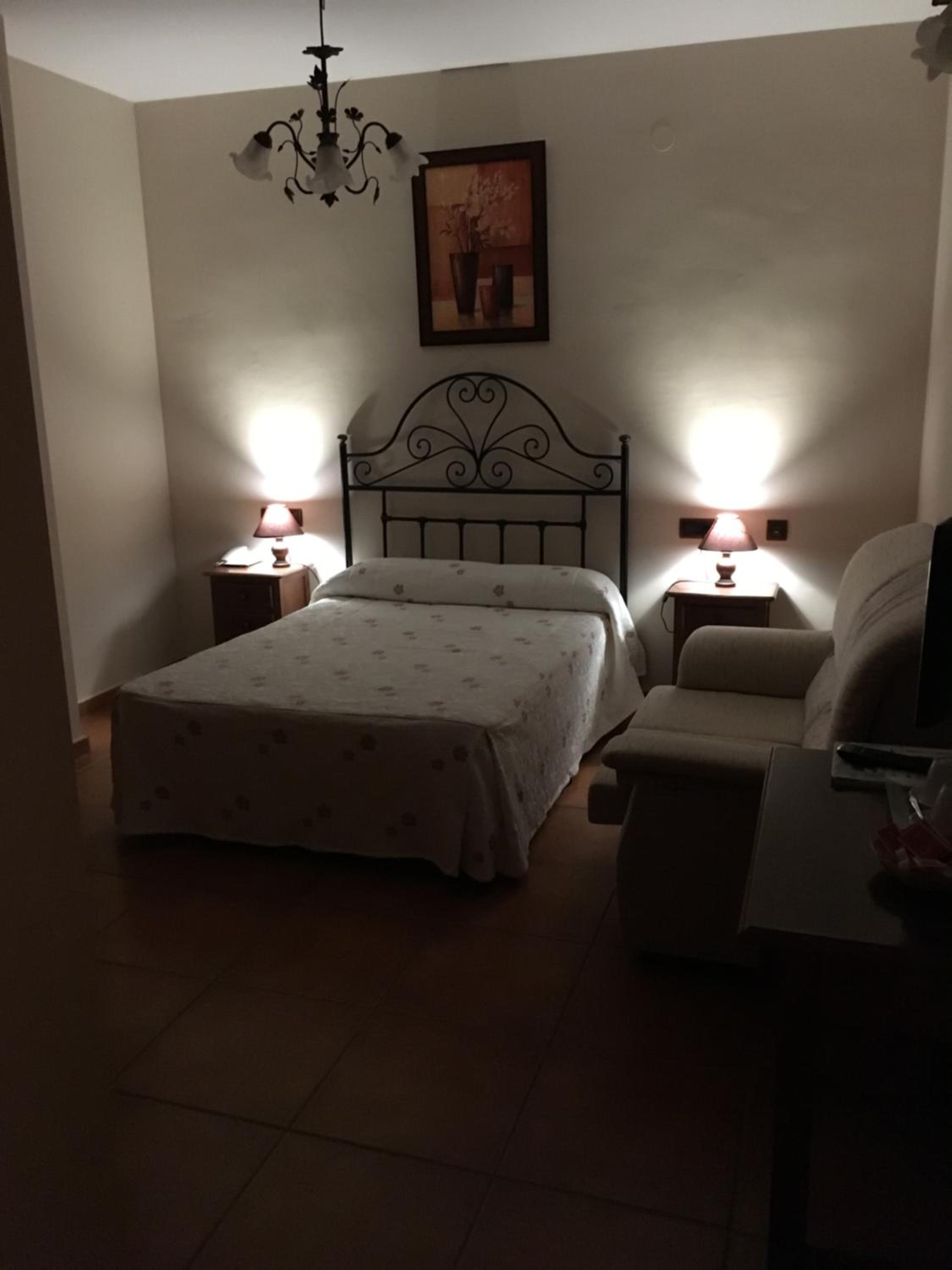Double Room - Photo 4