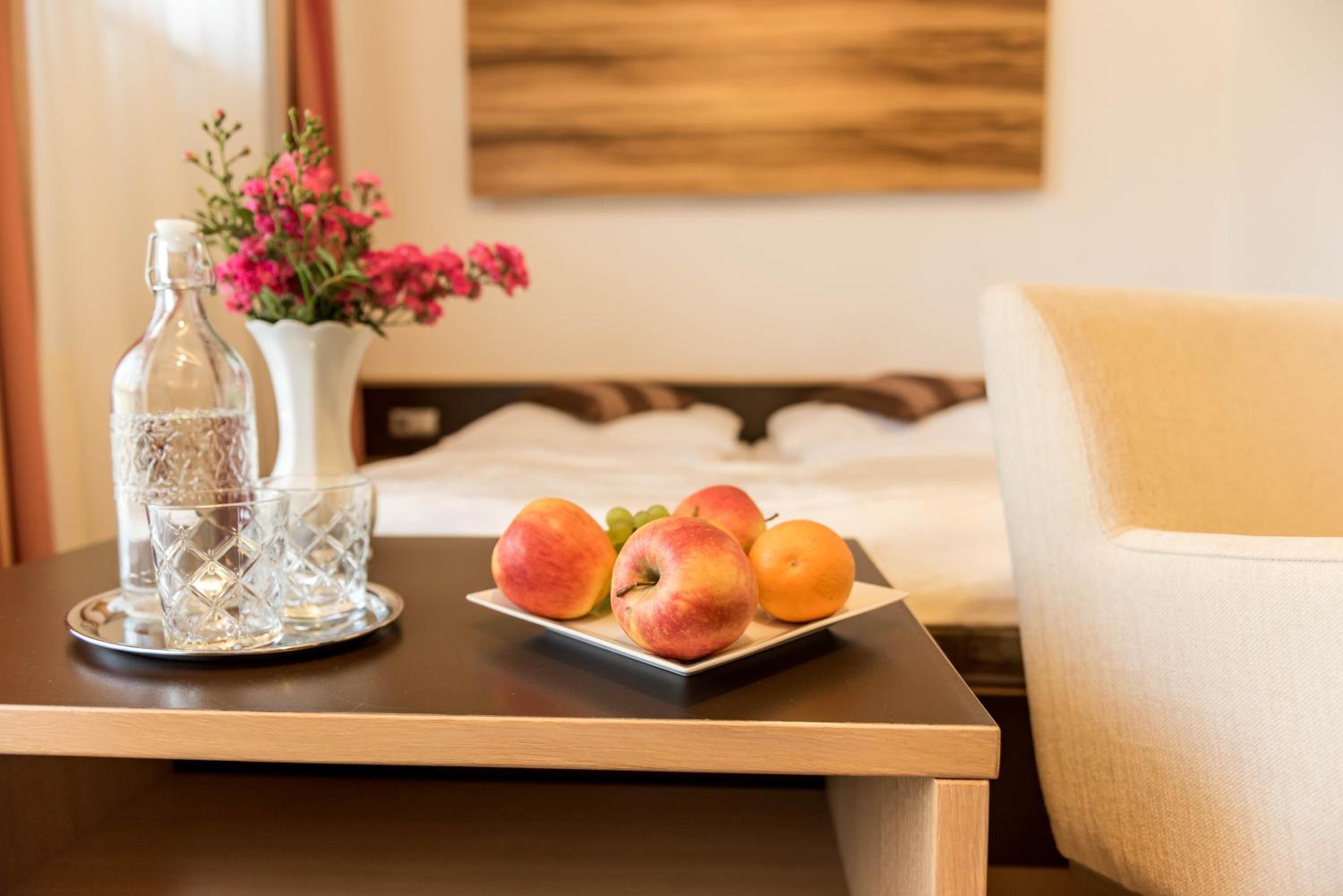 Deluxe Double Room with Balcony - Photo 4