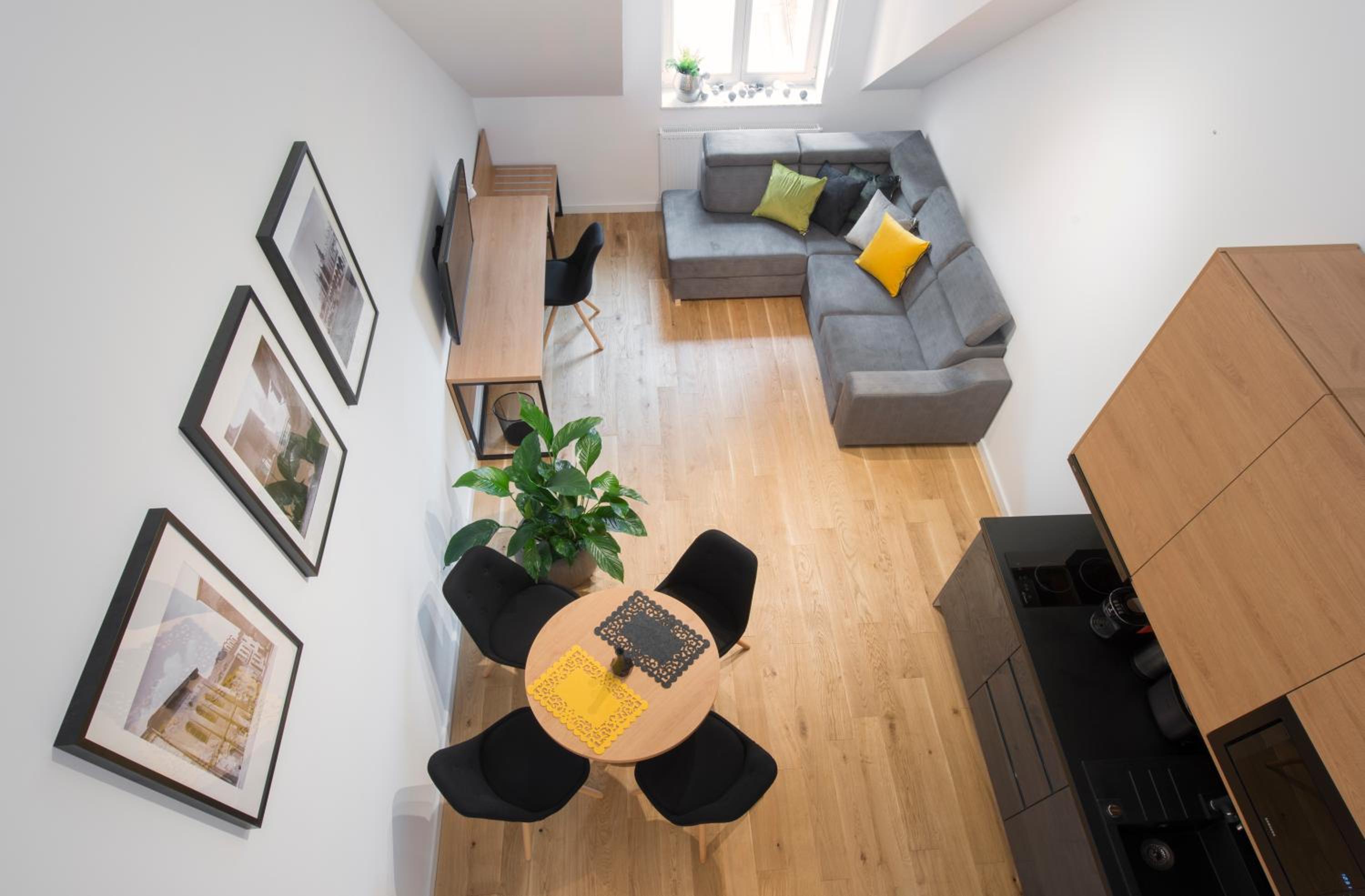 Apartment - Split Level photo 3
