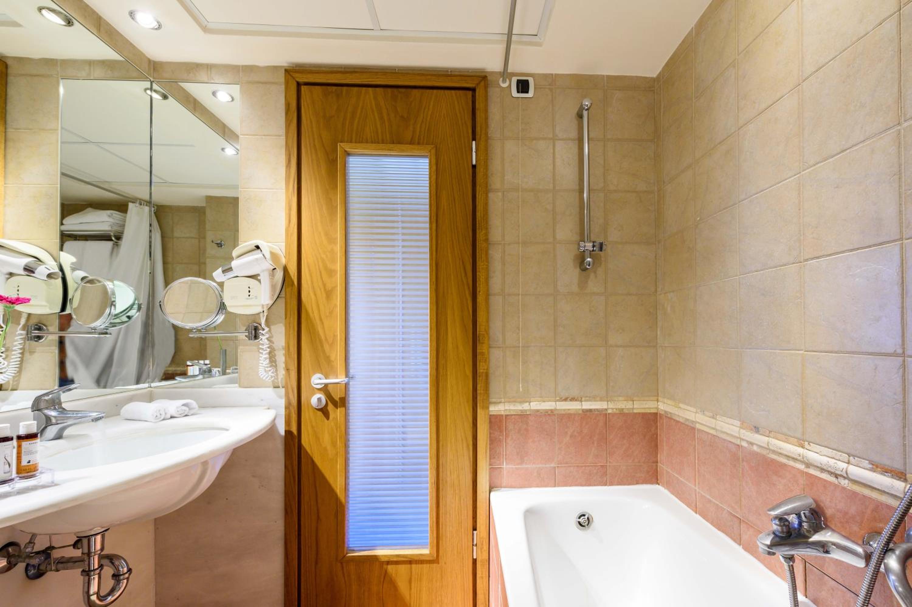 Executive Triple Room photo 2