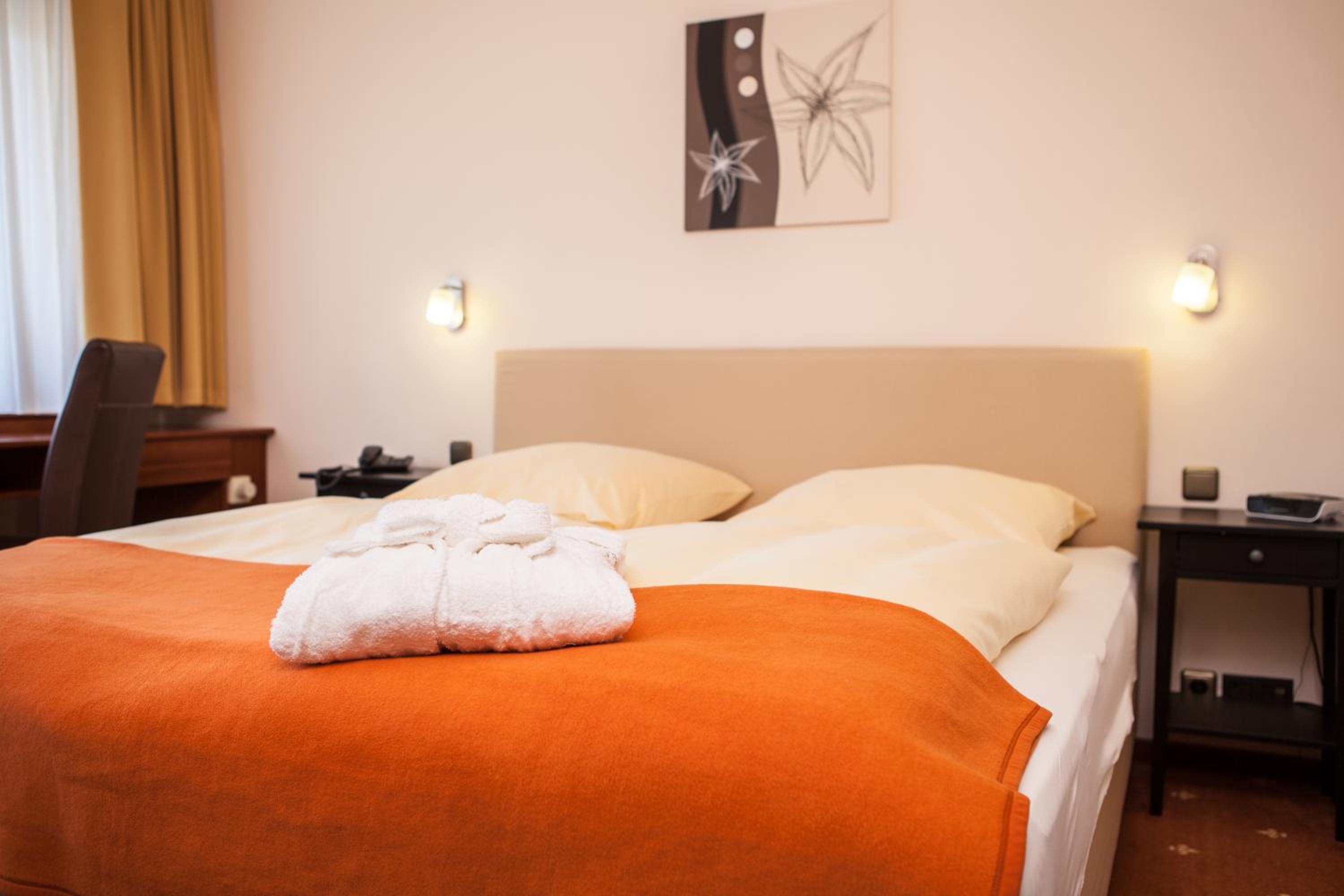 Standard Double Room - Photo 7