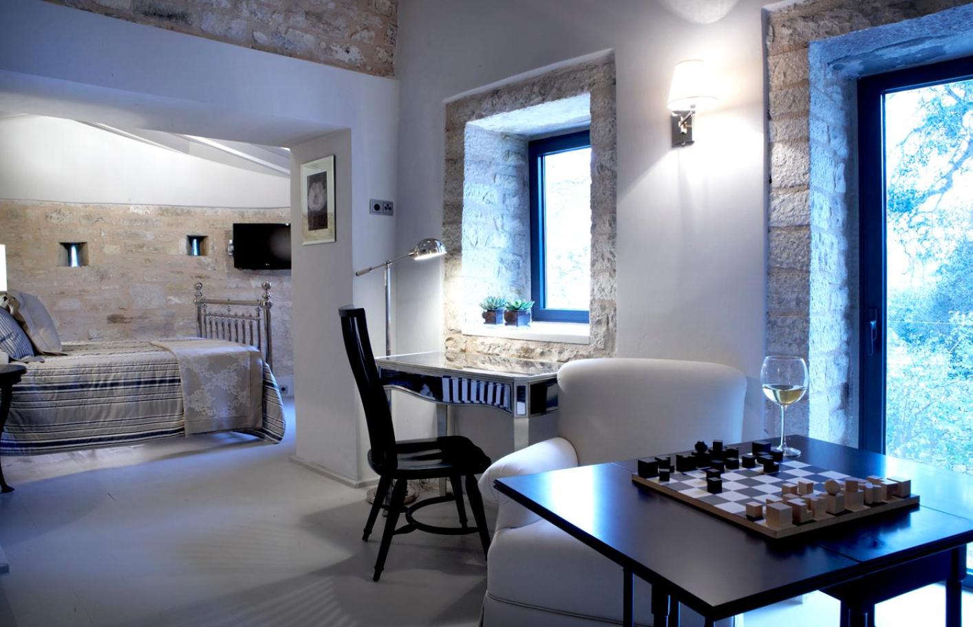 Tower Junior Suite with Garden View - Photo 2