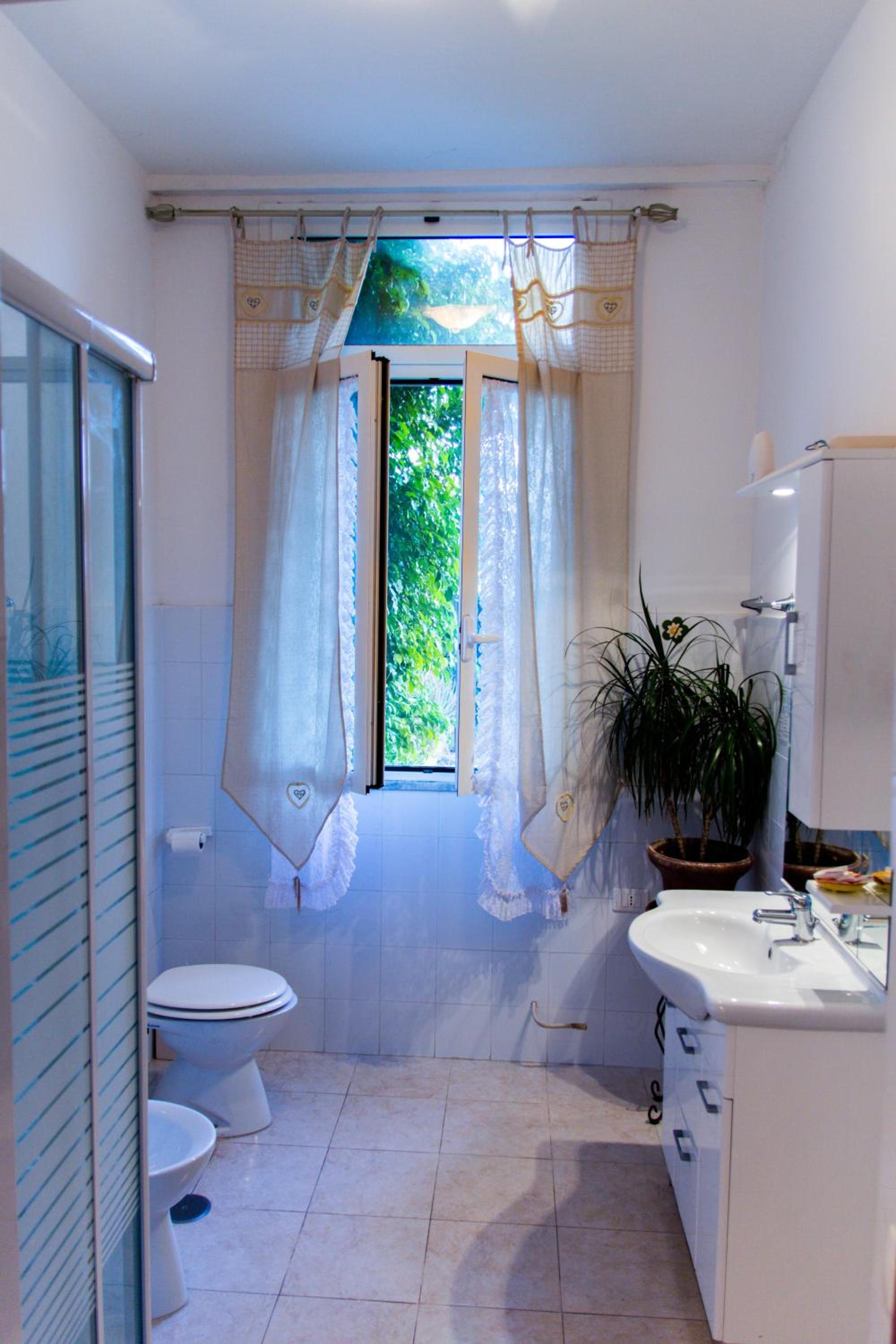 Deluxe Double Room with Shower photo 3