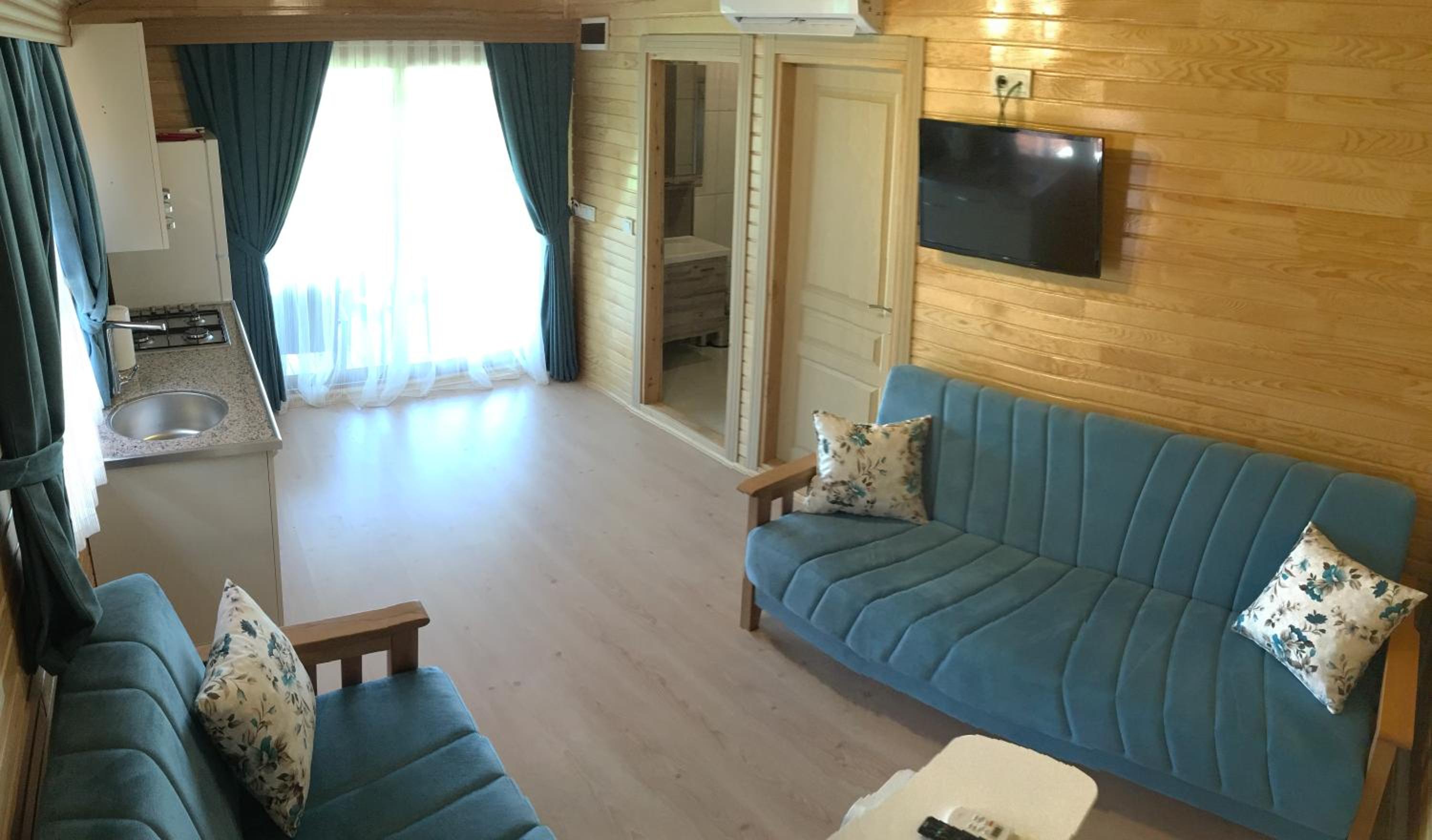 Superior Bungalow photo 1