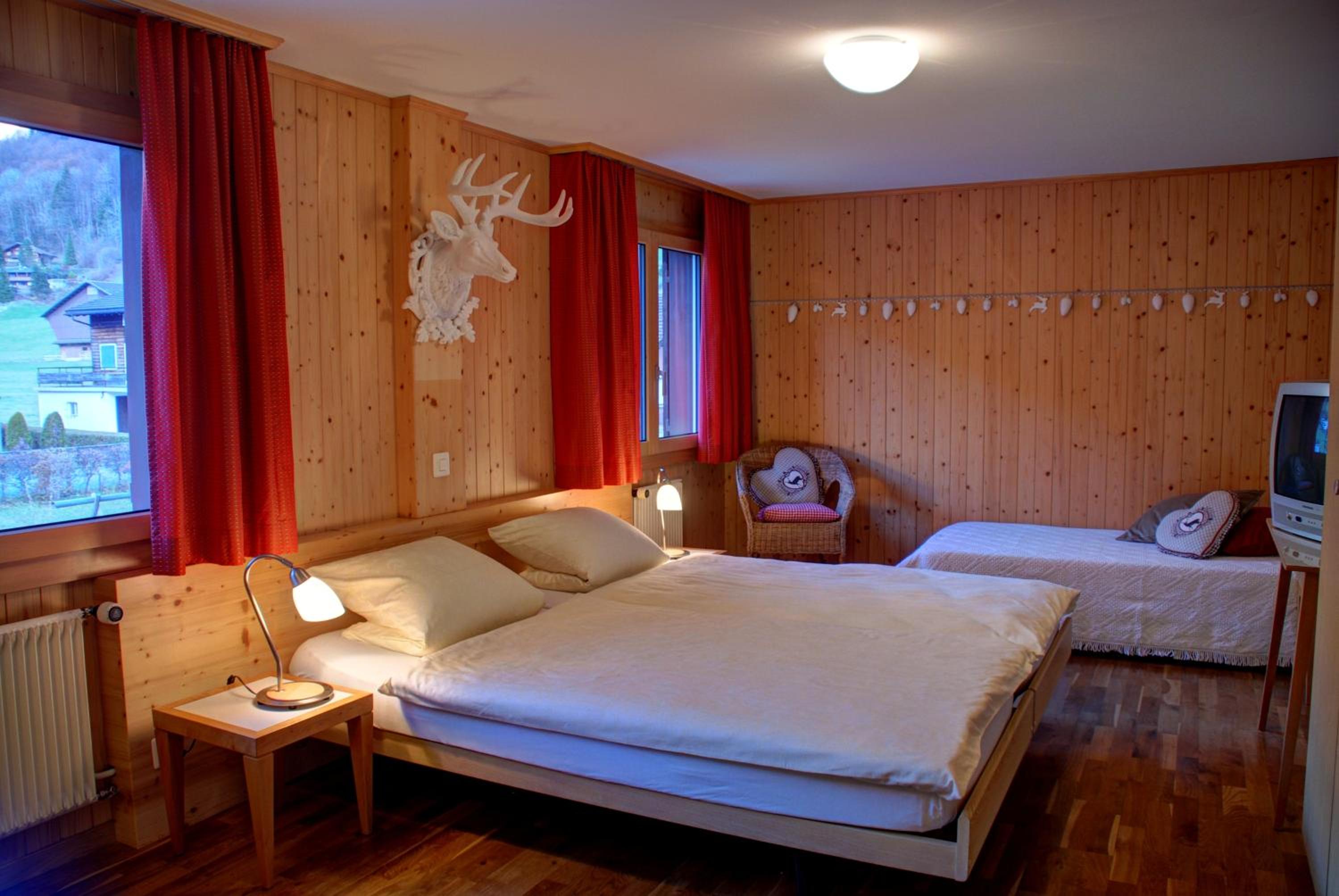 Large Double Room - Photo 8