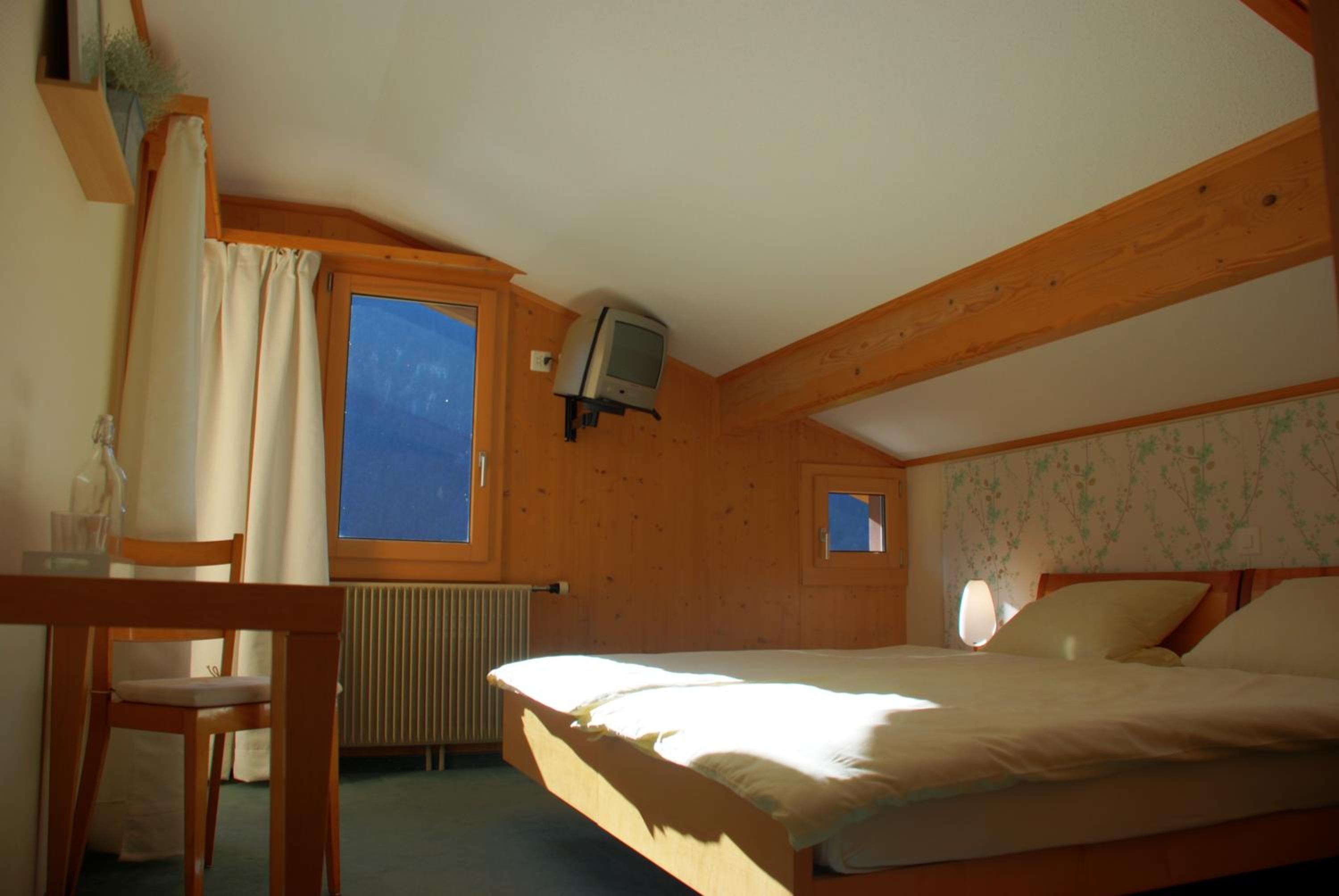 Medium Double Room - Photo 1
