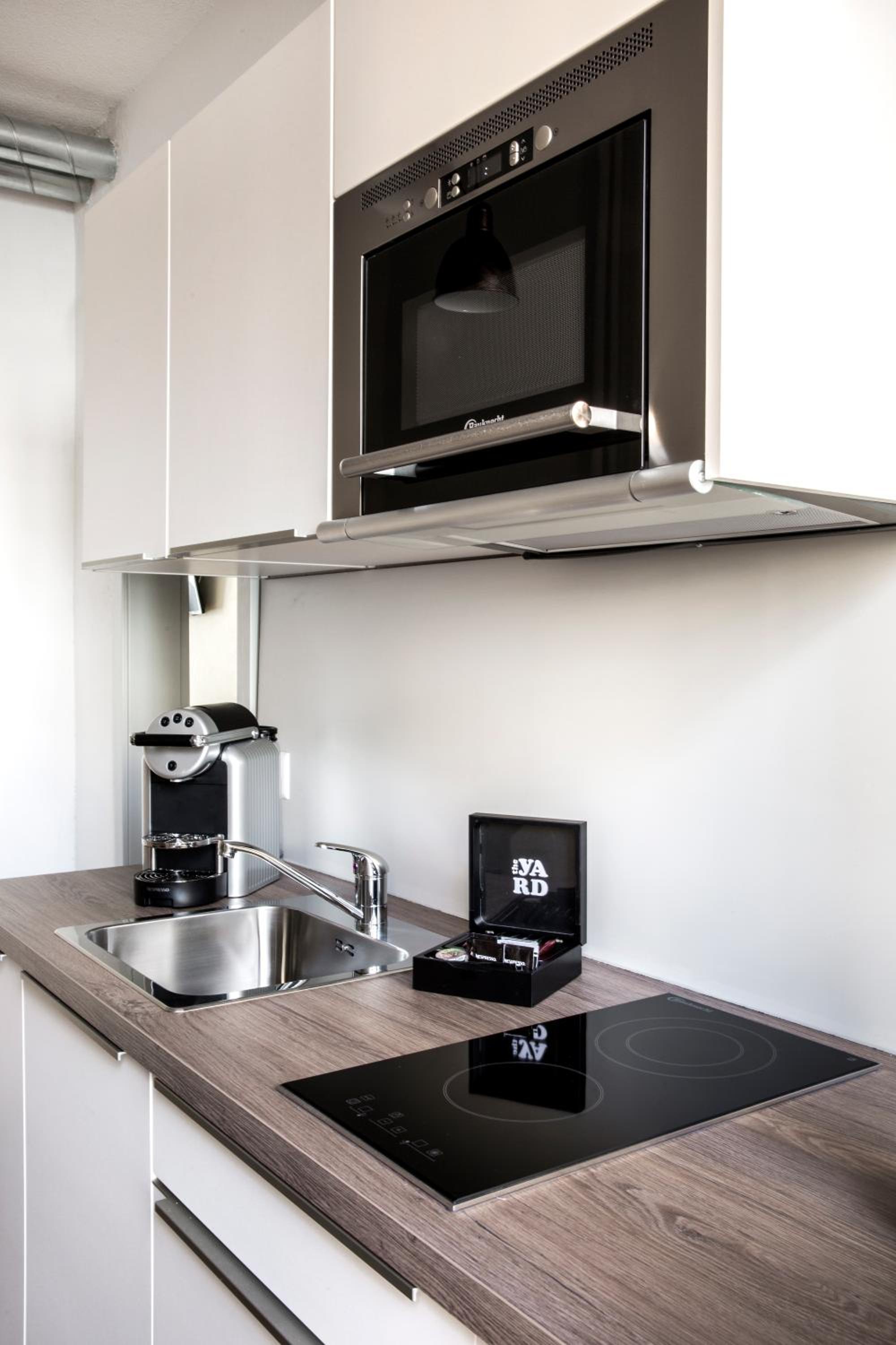 Studio Apartment with Kitchenette - Photo 7