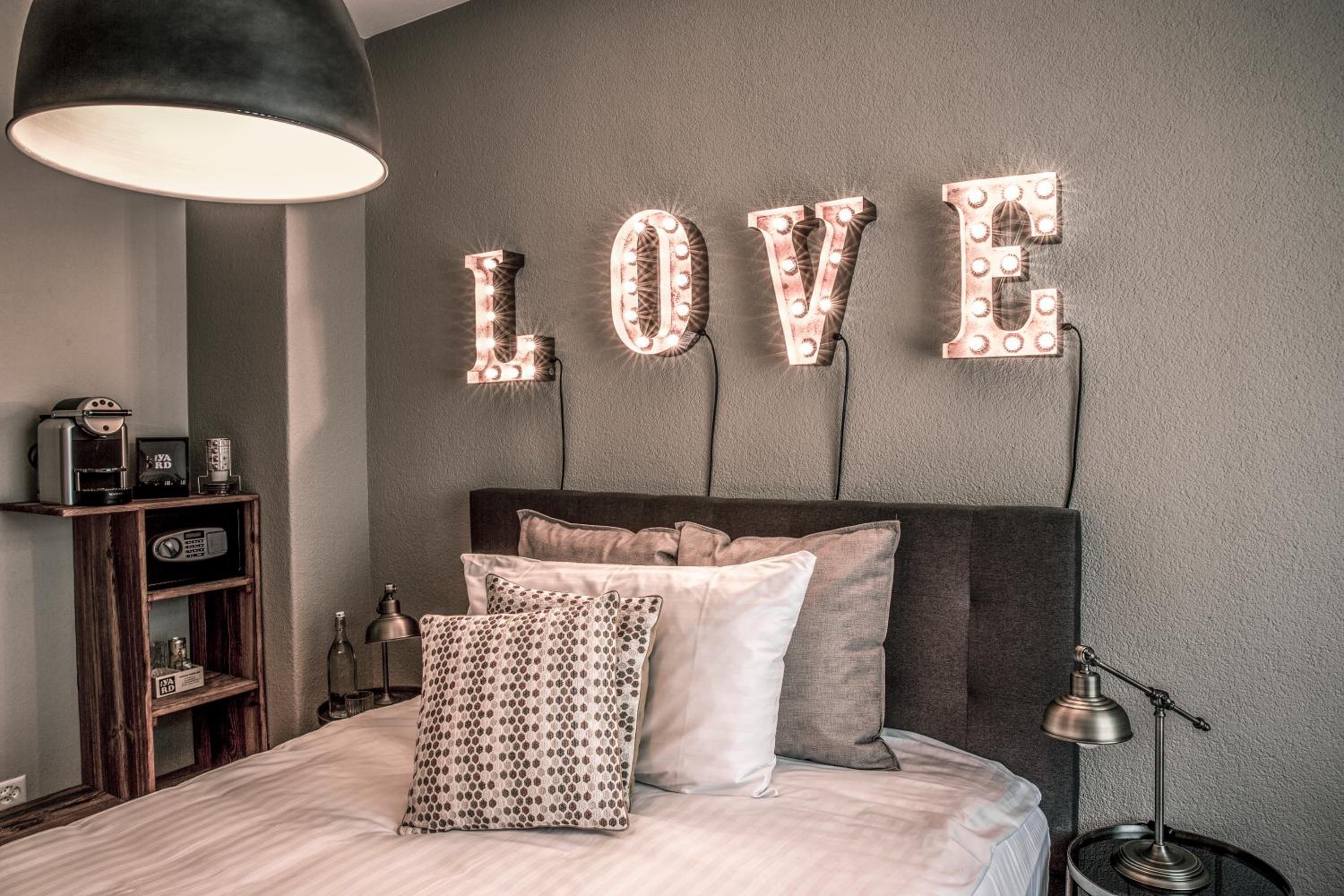 Standard Double Room - Photo 16