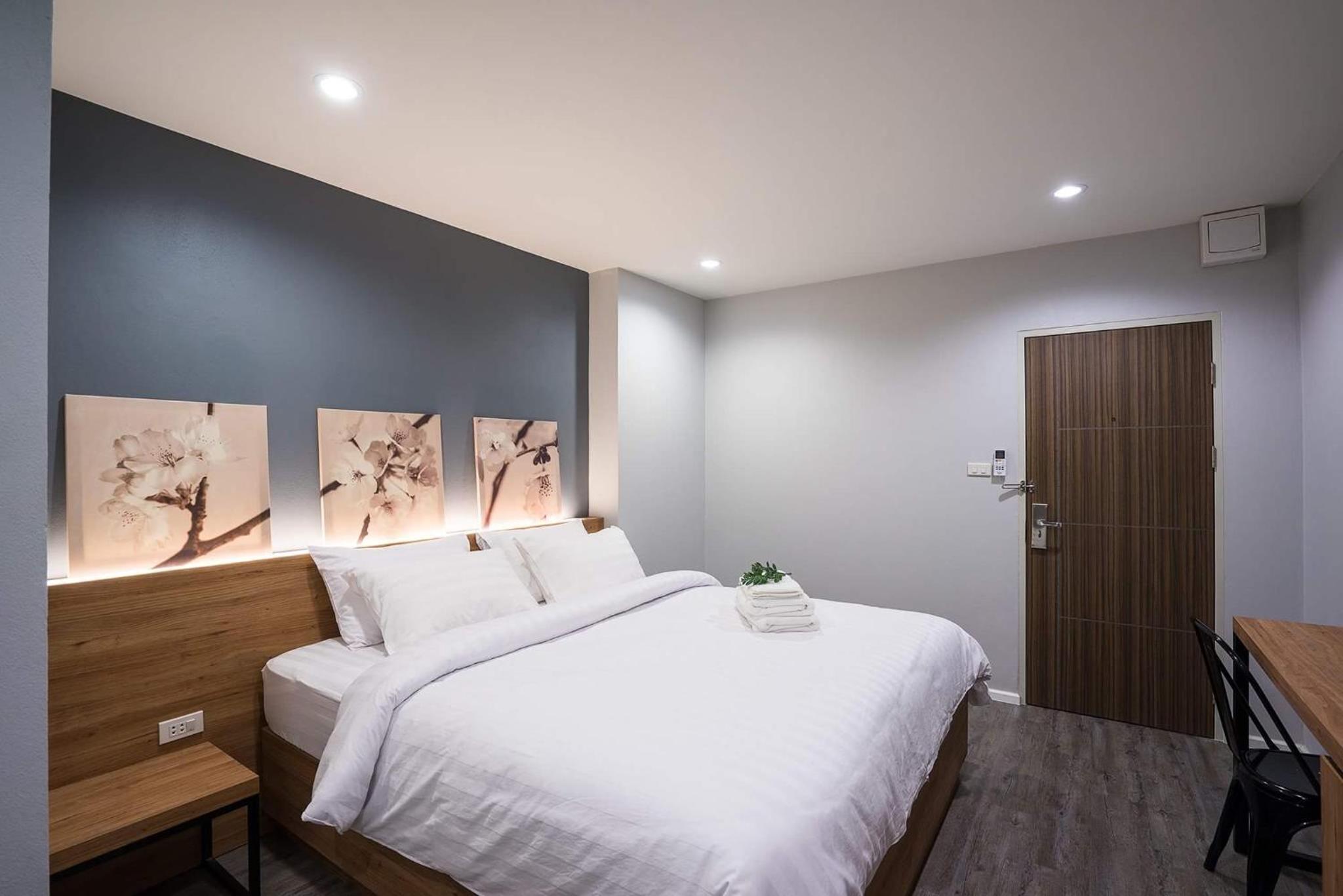 Standard King Room photo 3