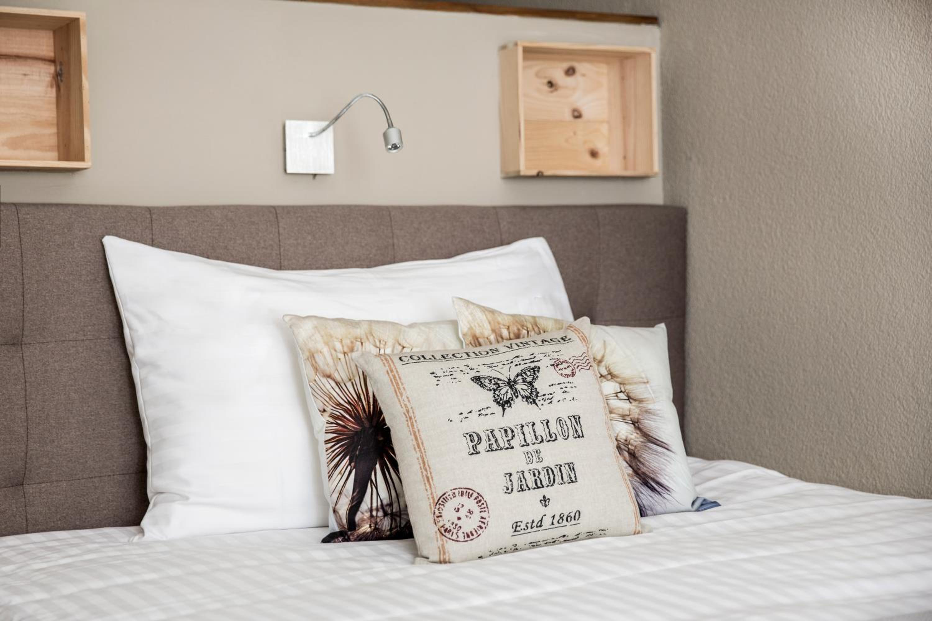 Standard Double Room - Photo 8