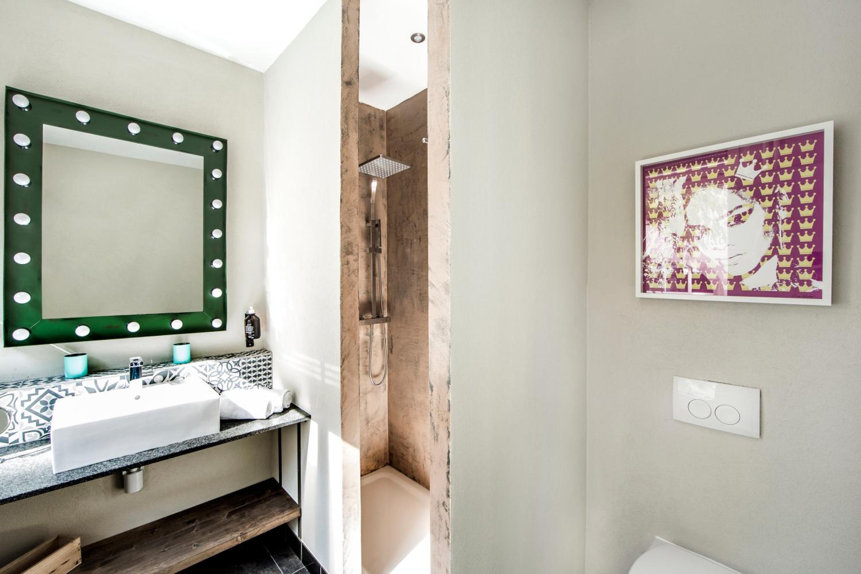 Standard Double Room - Photo 17