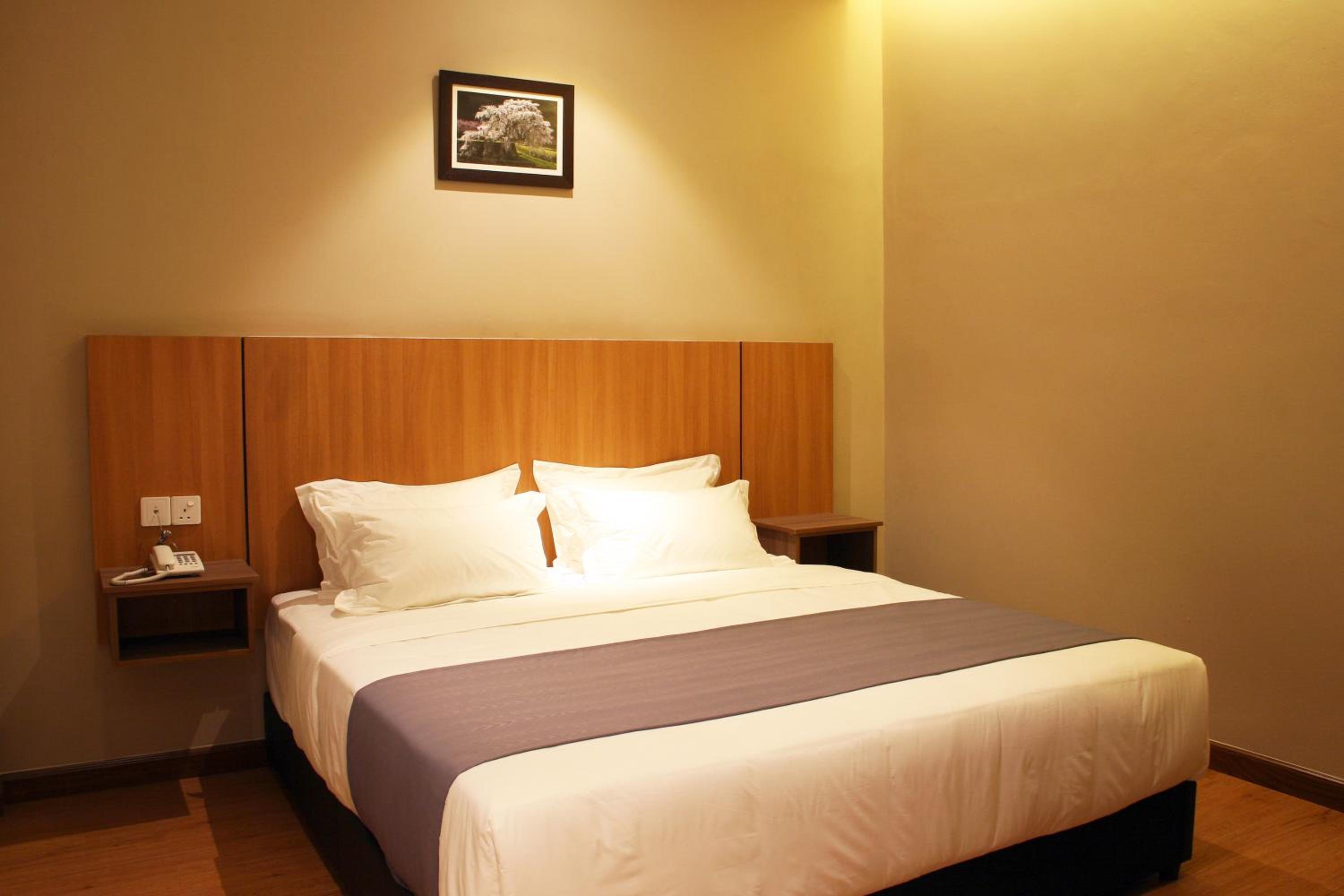 Standard Queen Room (No Window) photo 2