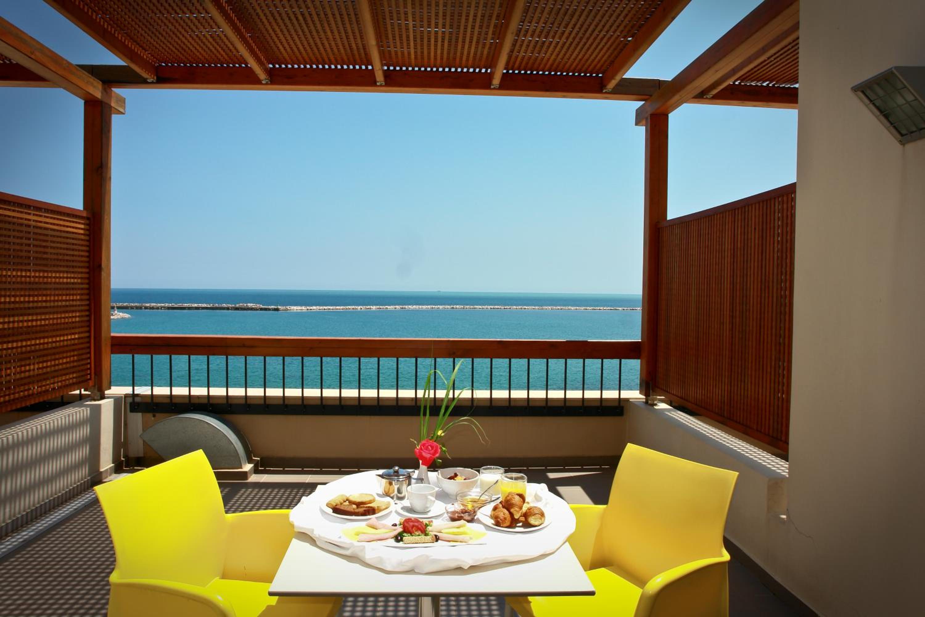 Superior Double or Twin Room with Sea View photo 2