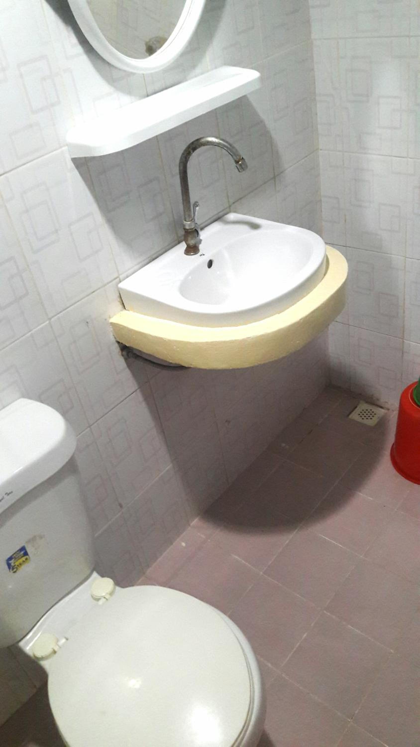 Basic Triple Room with Shared Bathroom - No Window  photo 2