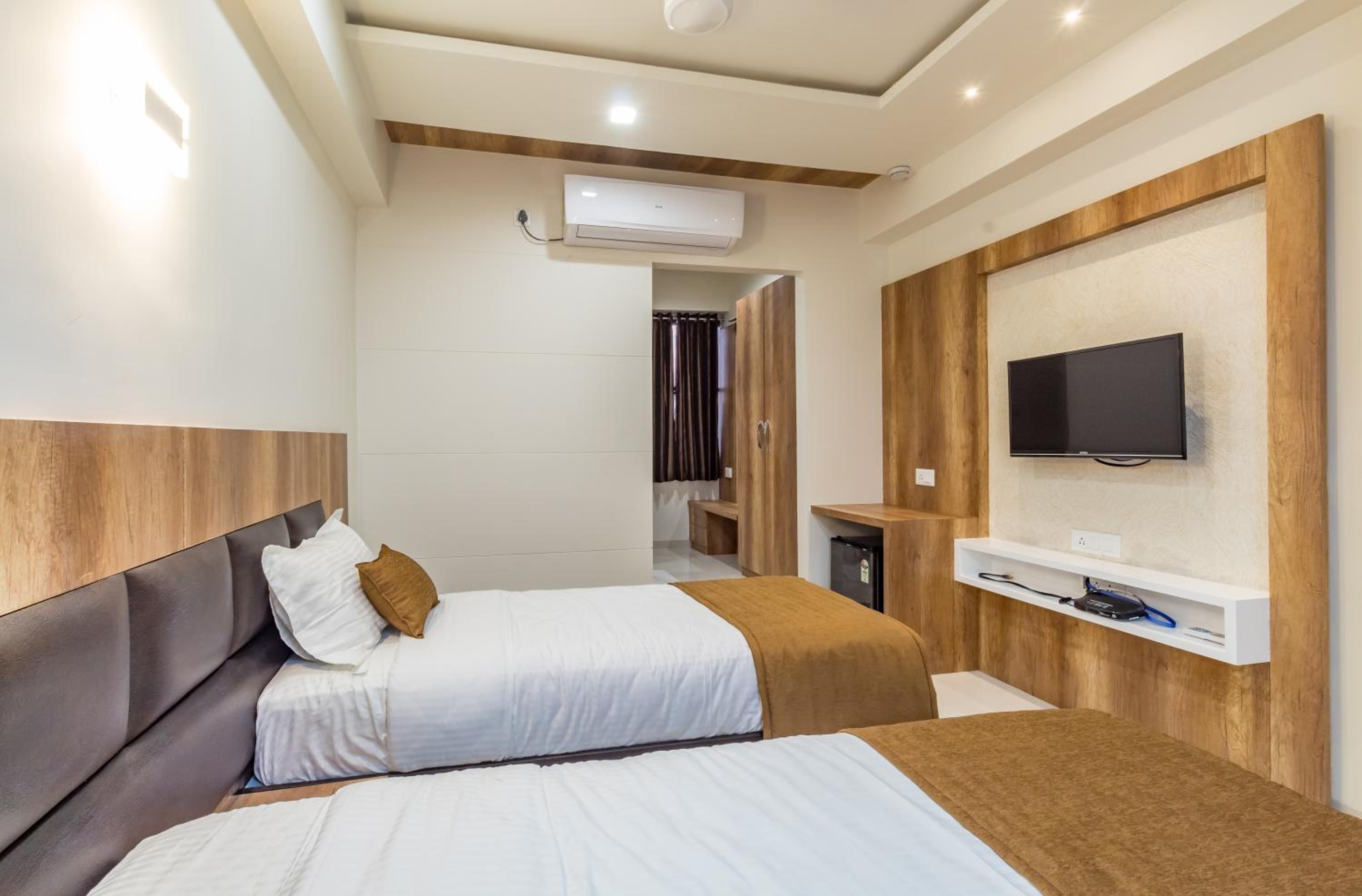 Deluxe Room - Photo 1