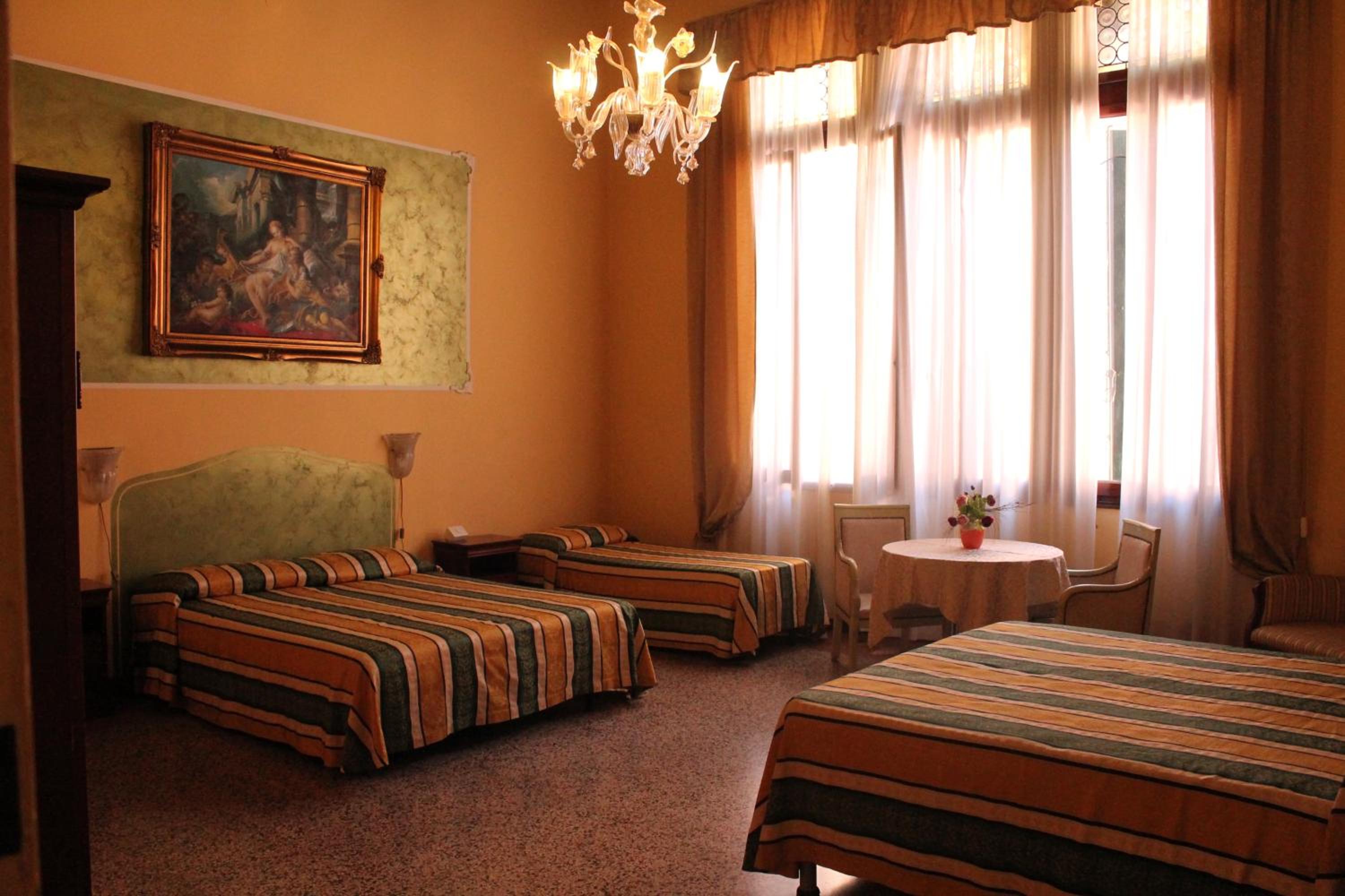Standard Family Room photo 1