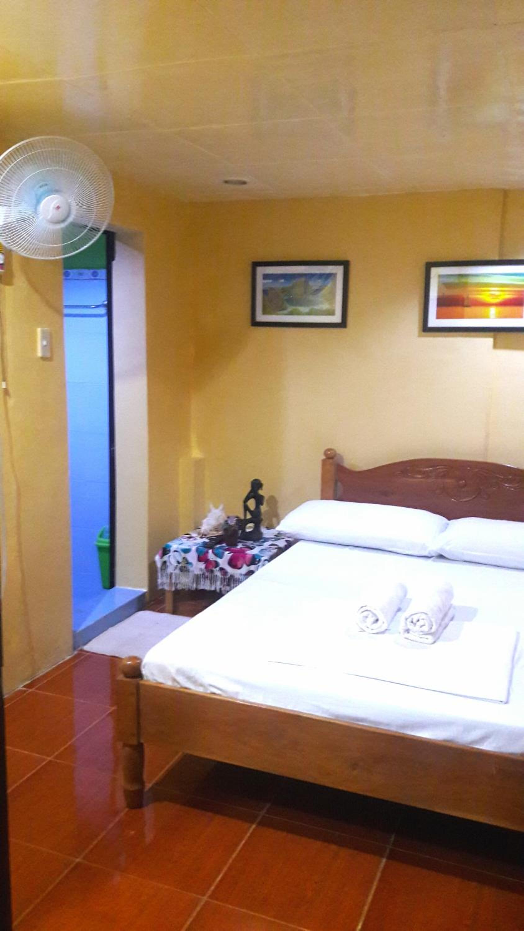 Double Room with Private Bathroom - Photo 2