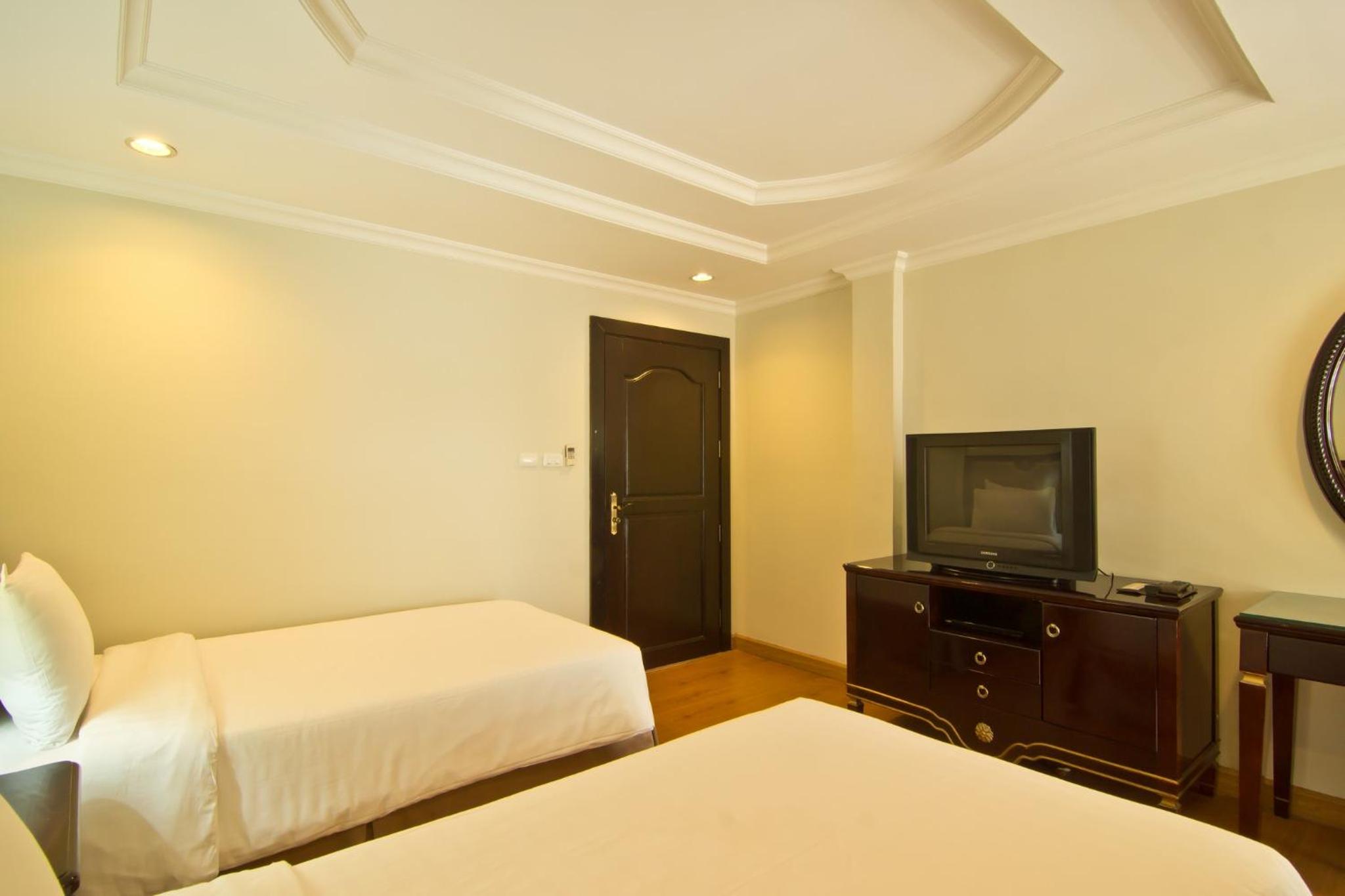 Standard Twin Room - Photo 6