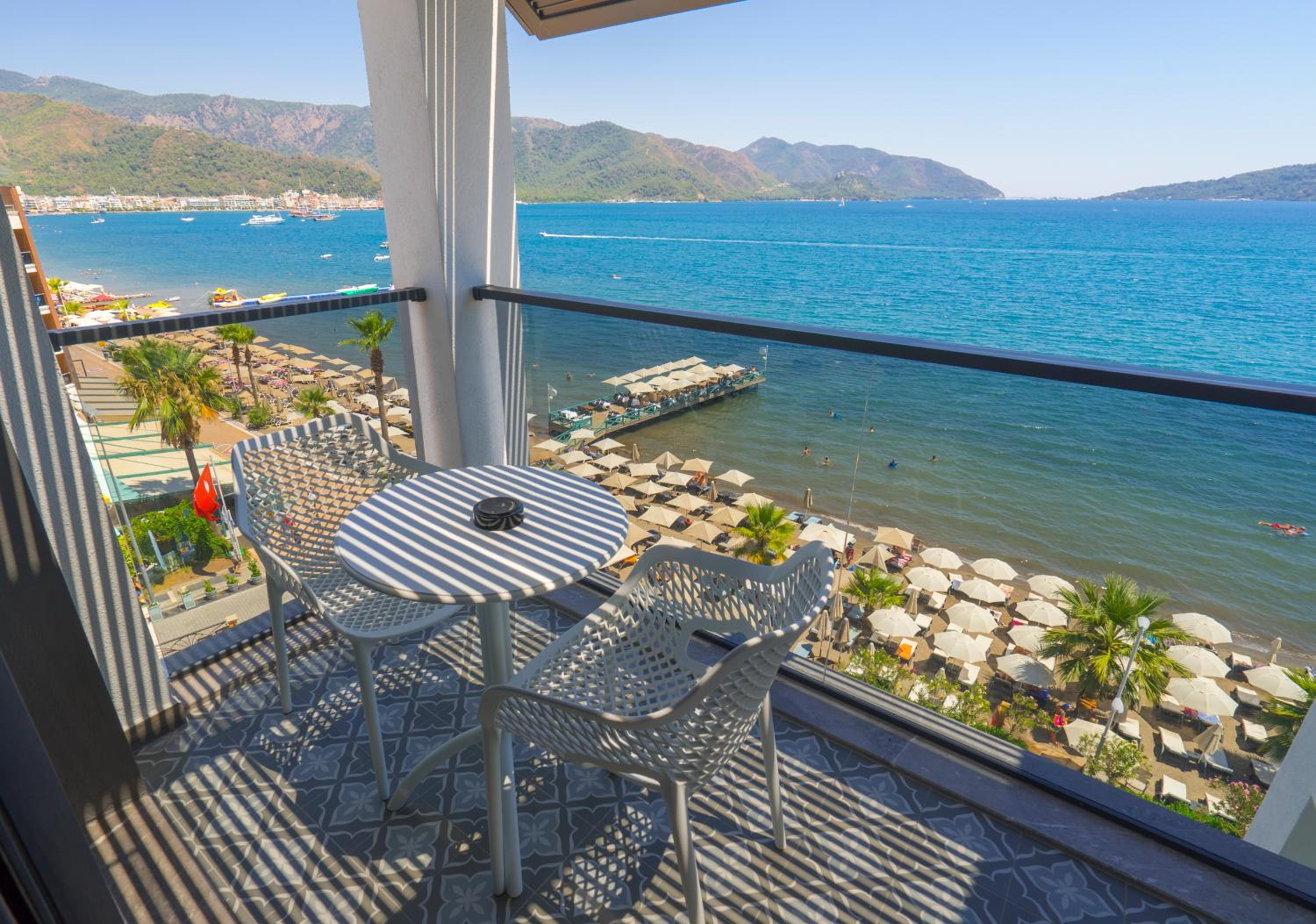 Deluxe Double Room with Sea View - Photo 6